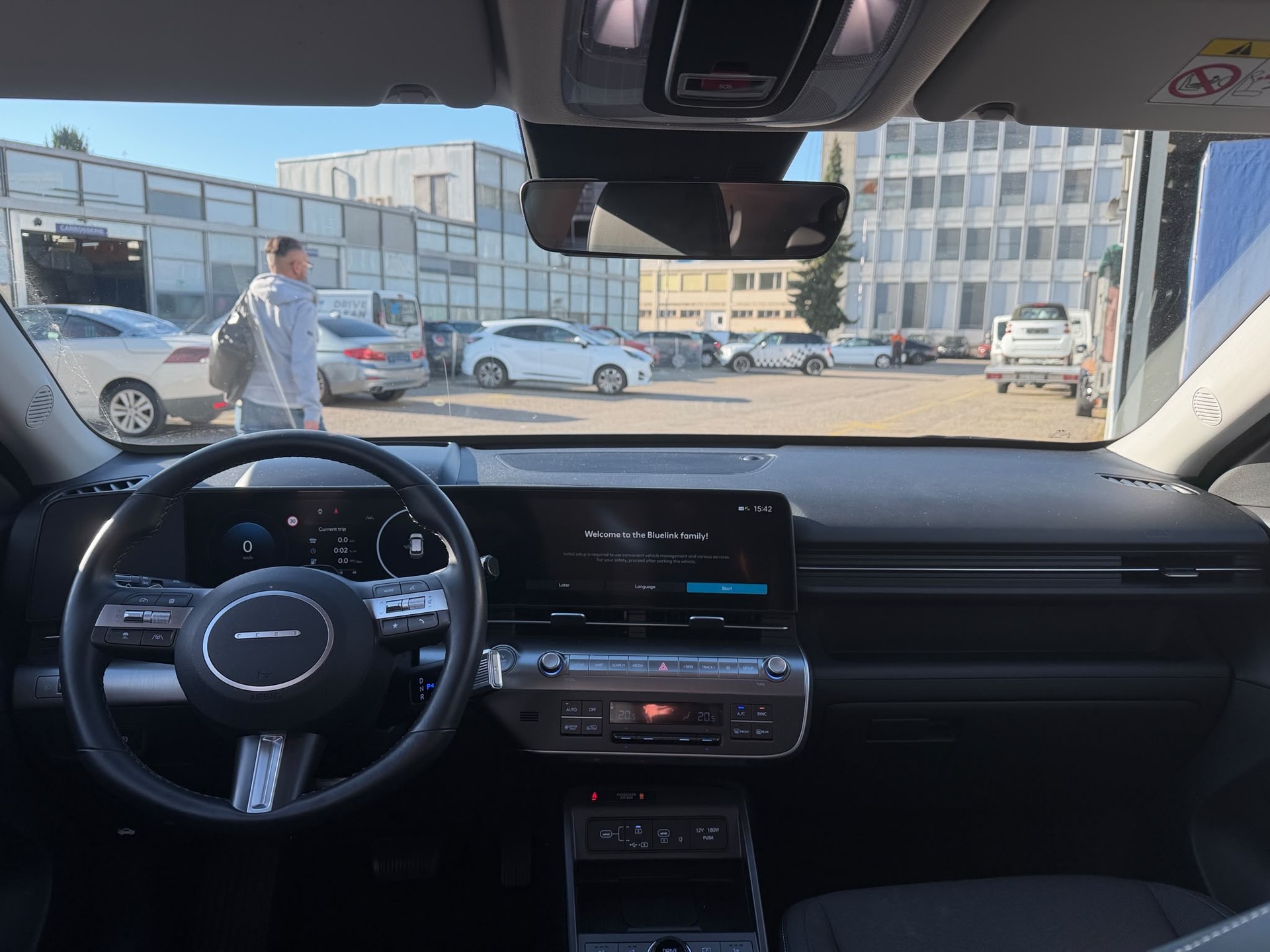 HYUNDAI Kona EV 65.4 kWh Amplia-image-9