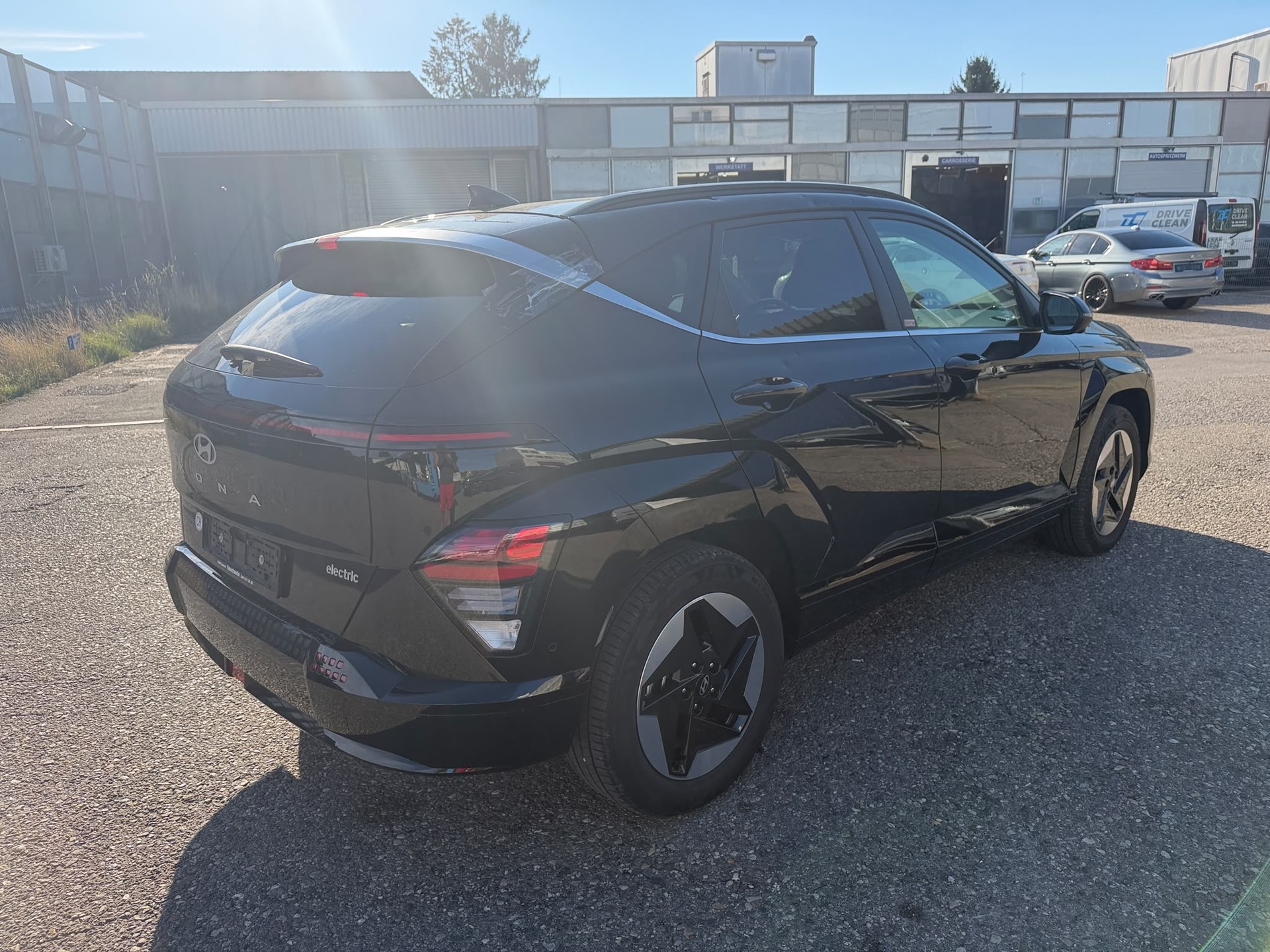 HYUNDAI Kona EV 65.4 kWh Amplia-image-4