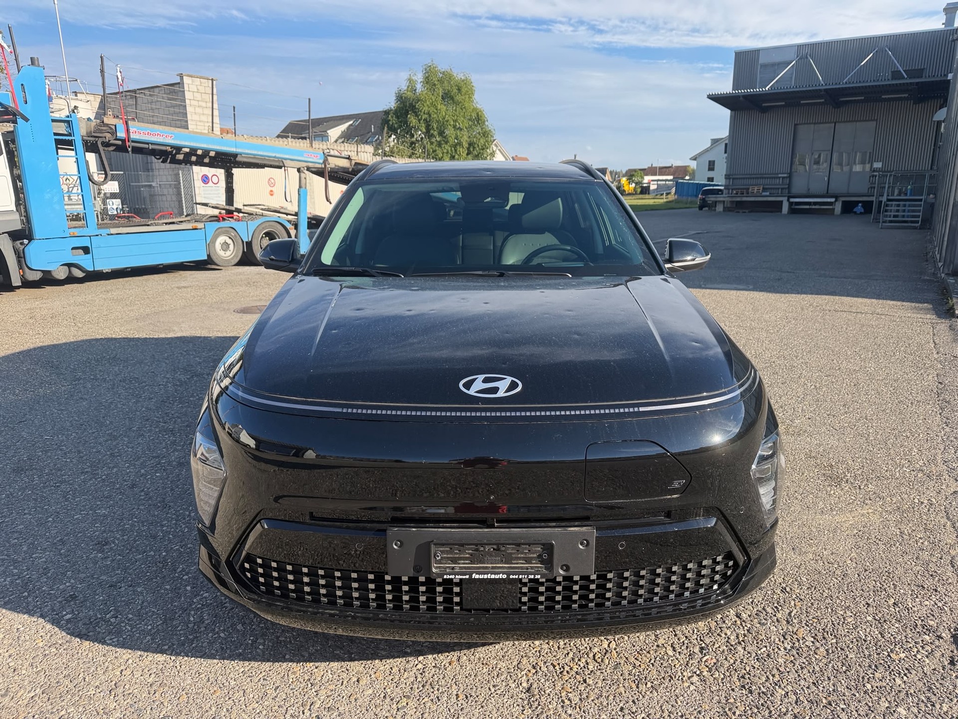 HYUNDAI Kona EV 65.4 kWh Amplia-image-2