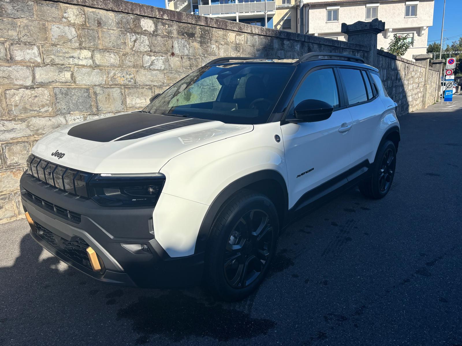 JEEP Avenger 1.2 MHEV 85th Anniversary 4xe-image-3