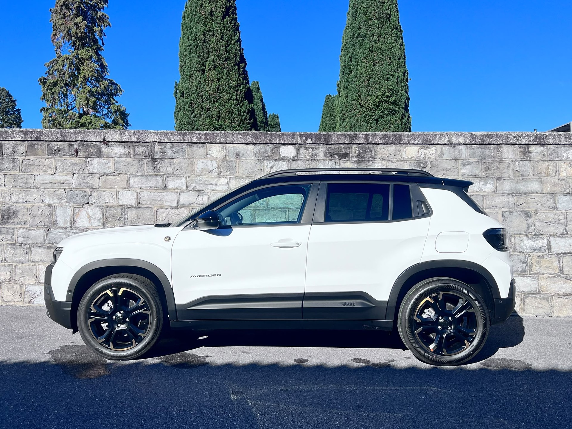 JEEP Avenger 1.2 MHEV 85th Anniversary 4xe-image-0