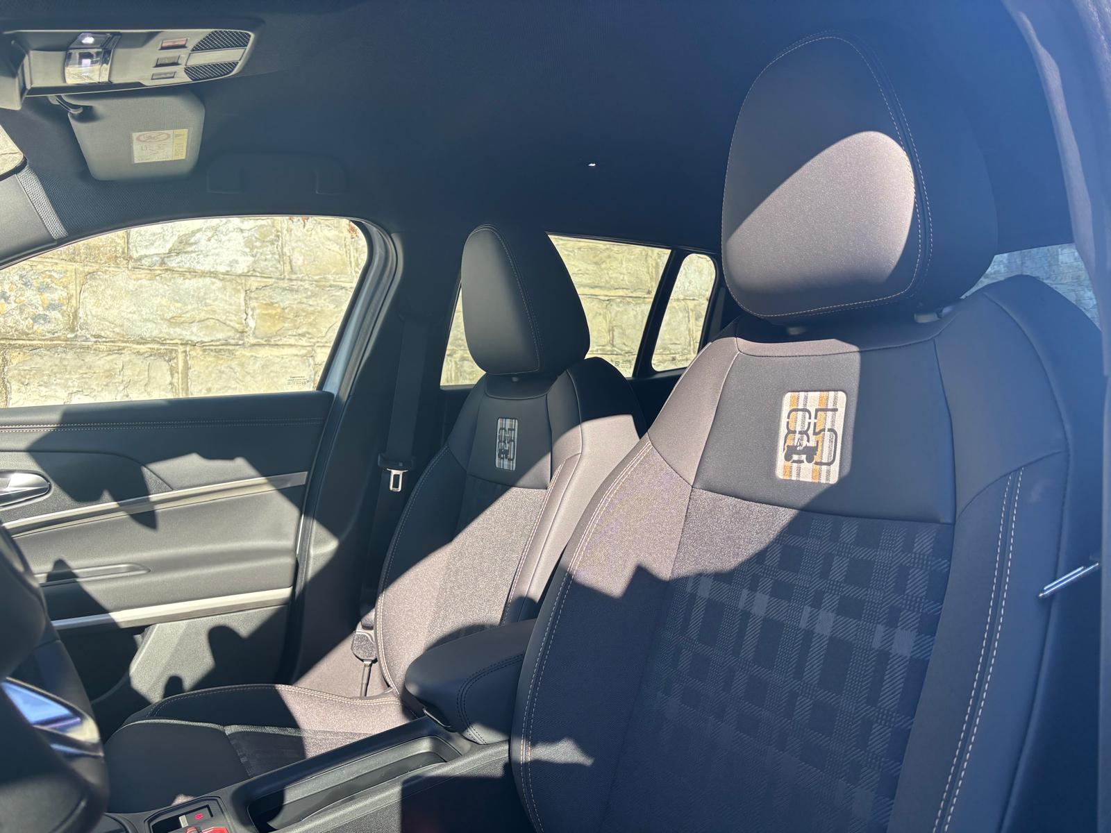 JEEP Avenger 1.2 MHEV 85th Anniversary 4xe-image-8