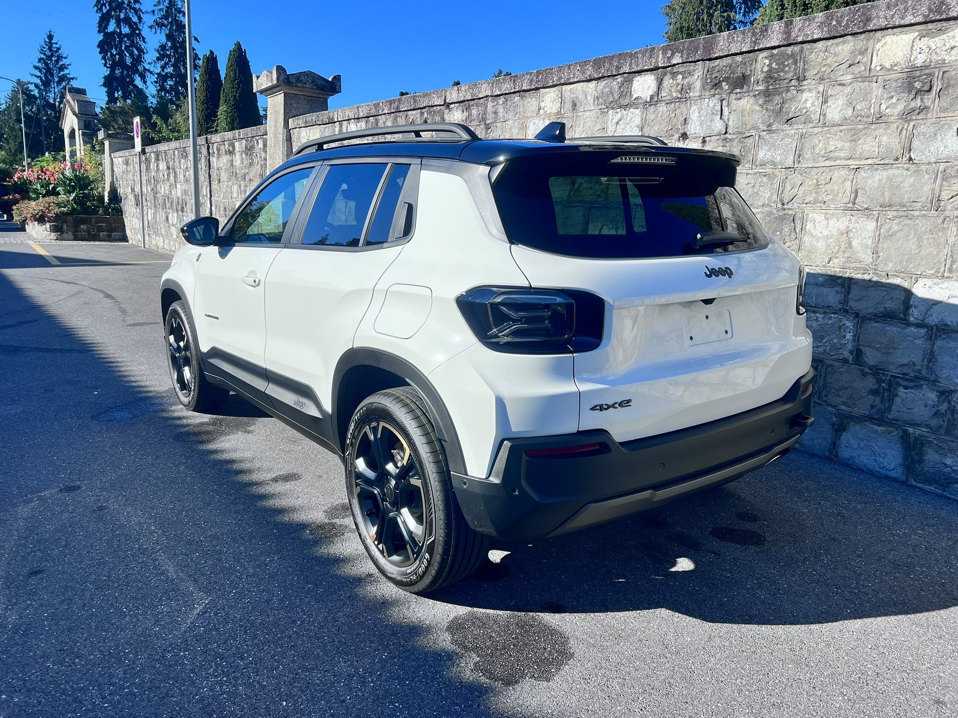 JEEP Avenger 1.2 MHEV 85th Anniversary 4xe-image-4
