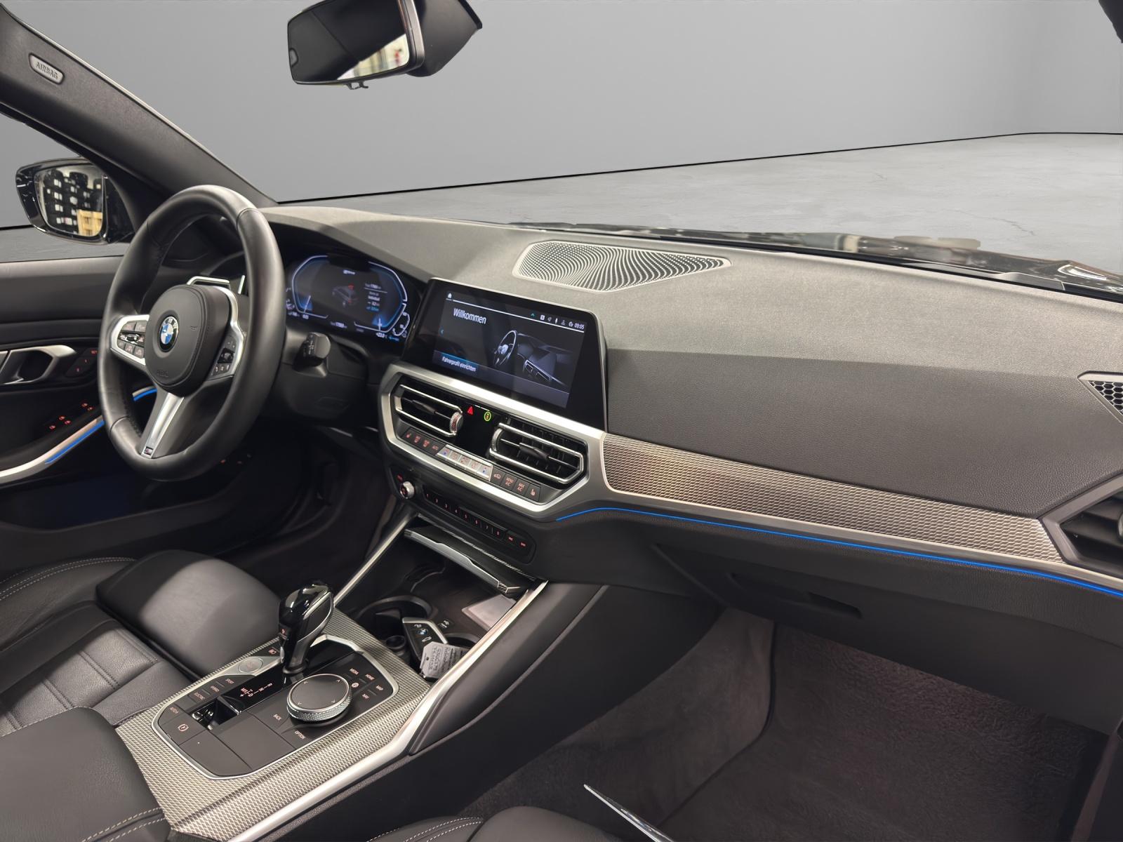 BMW 330e xDrive Touring-image-16