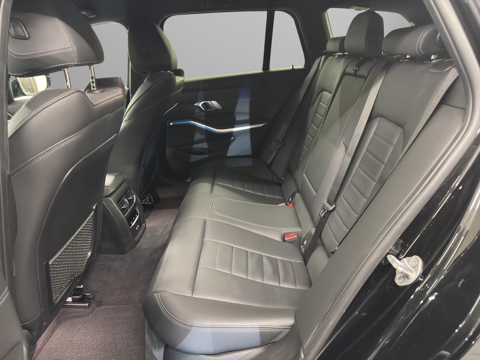 BMW 330e xDrive Touring-image-12
