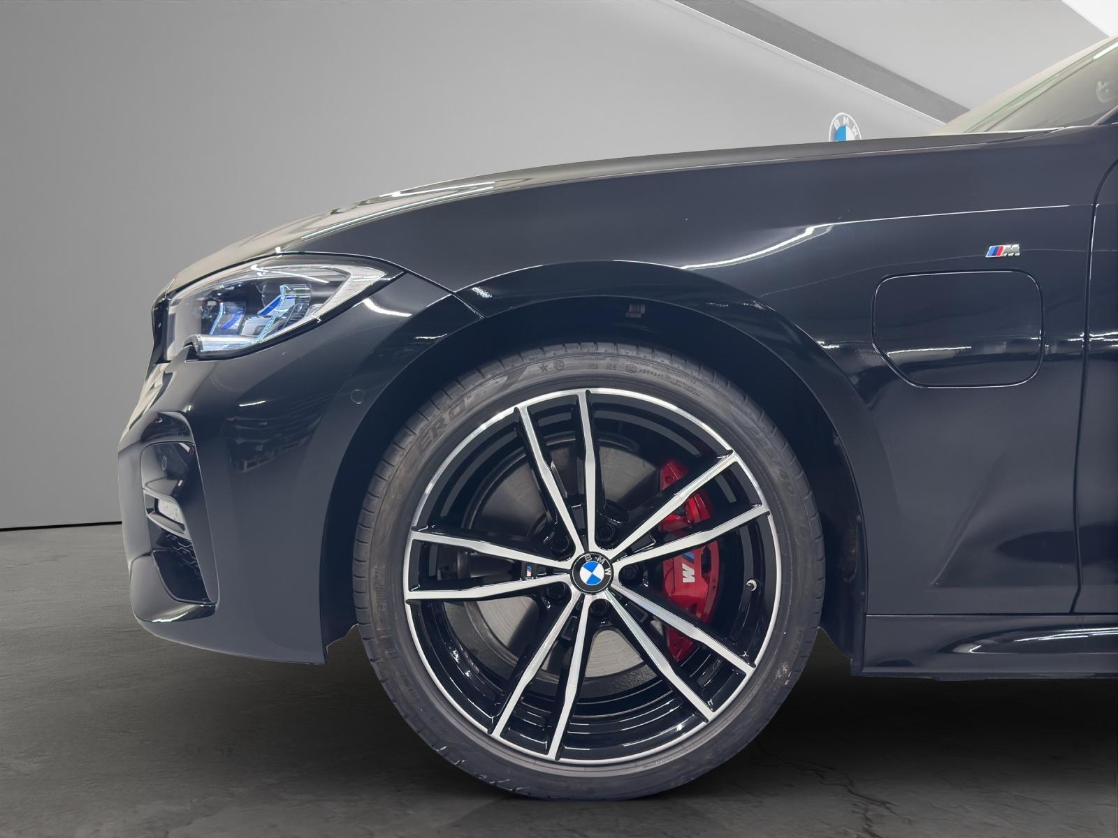 BMW 330e xDrive Touring-image-7
