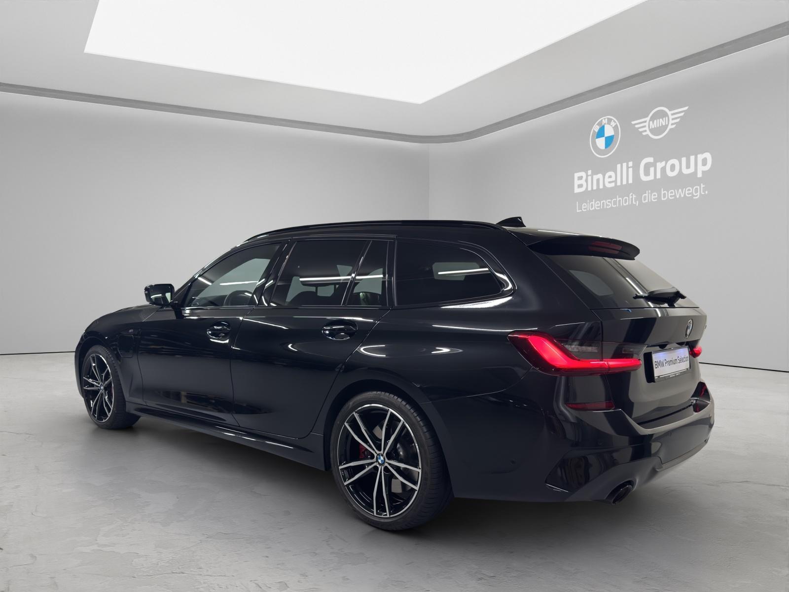 BMW 330e xDrive Touring-image-2