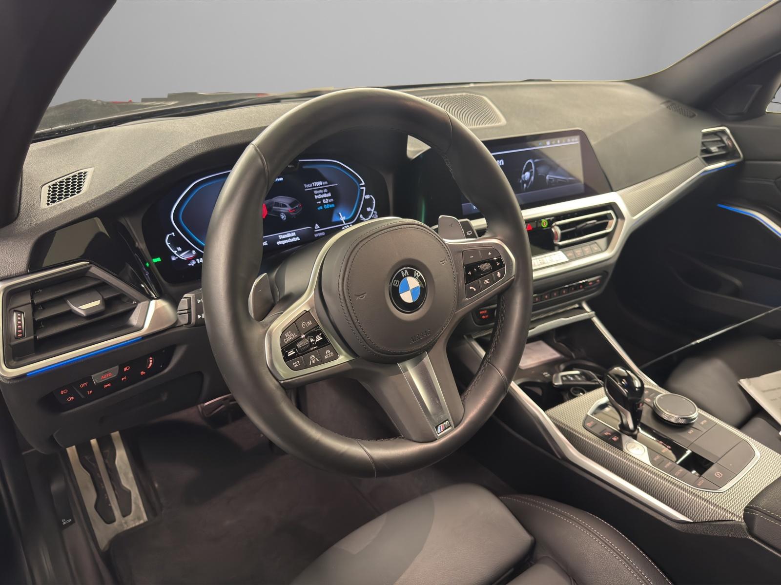 BMW 330e xDrive Touring-image-10