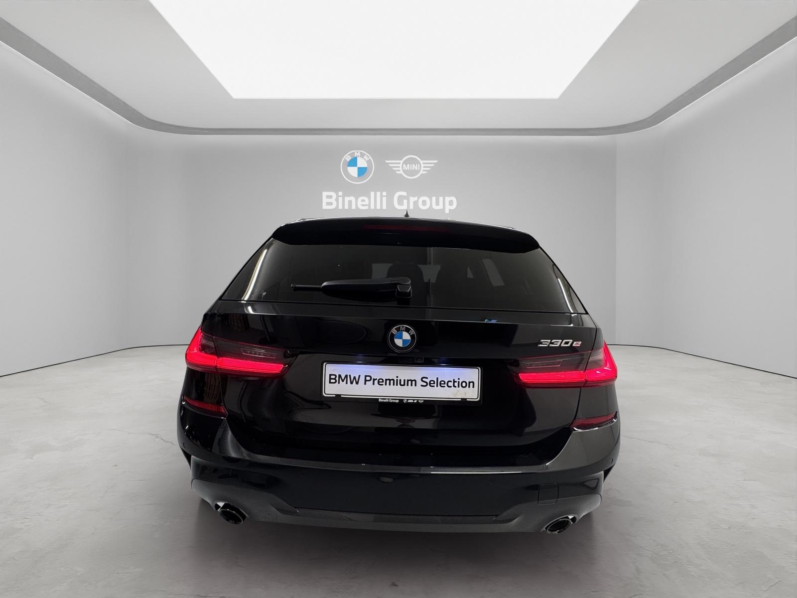 BMW 330e xDrive Touring-image-3