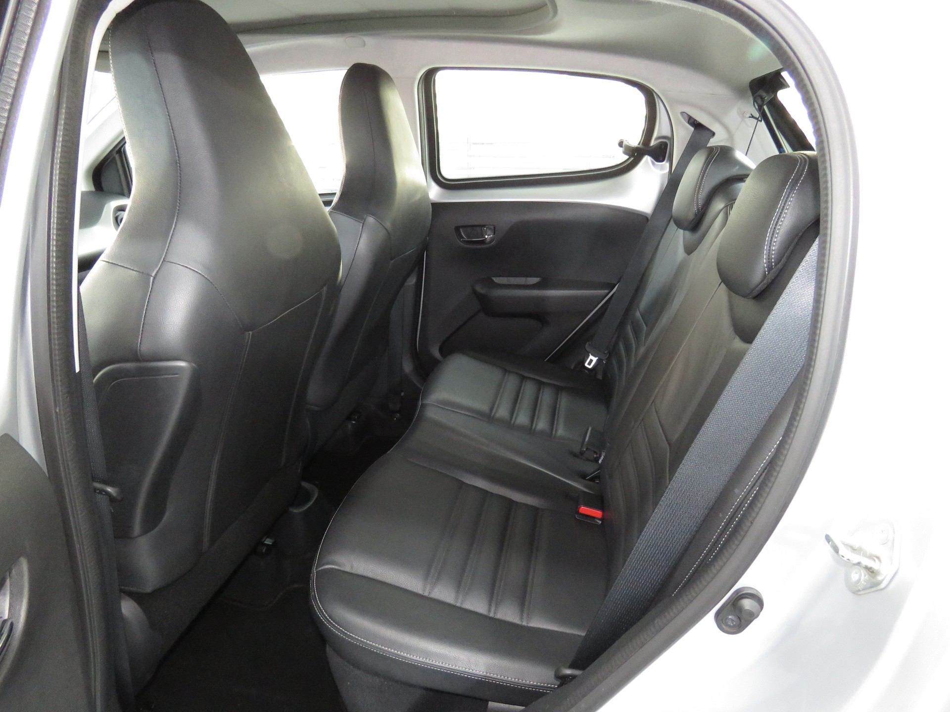 CITROEN C1 1.0 VTi ETG5 Shine Airscape-image-7