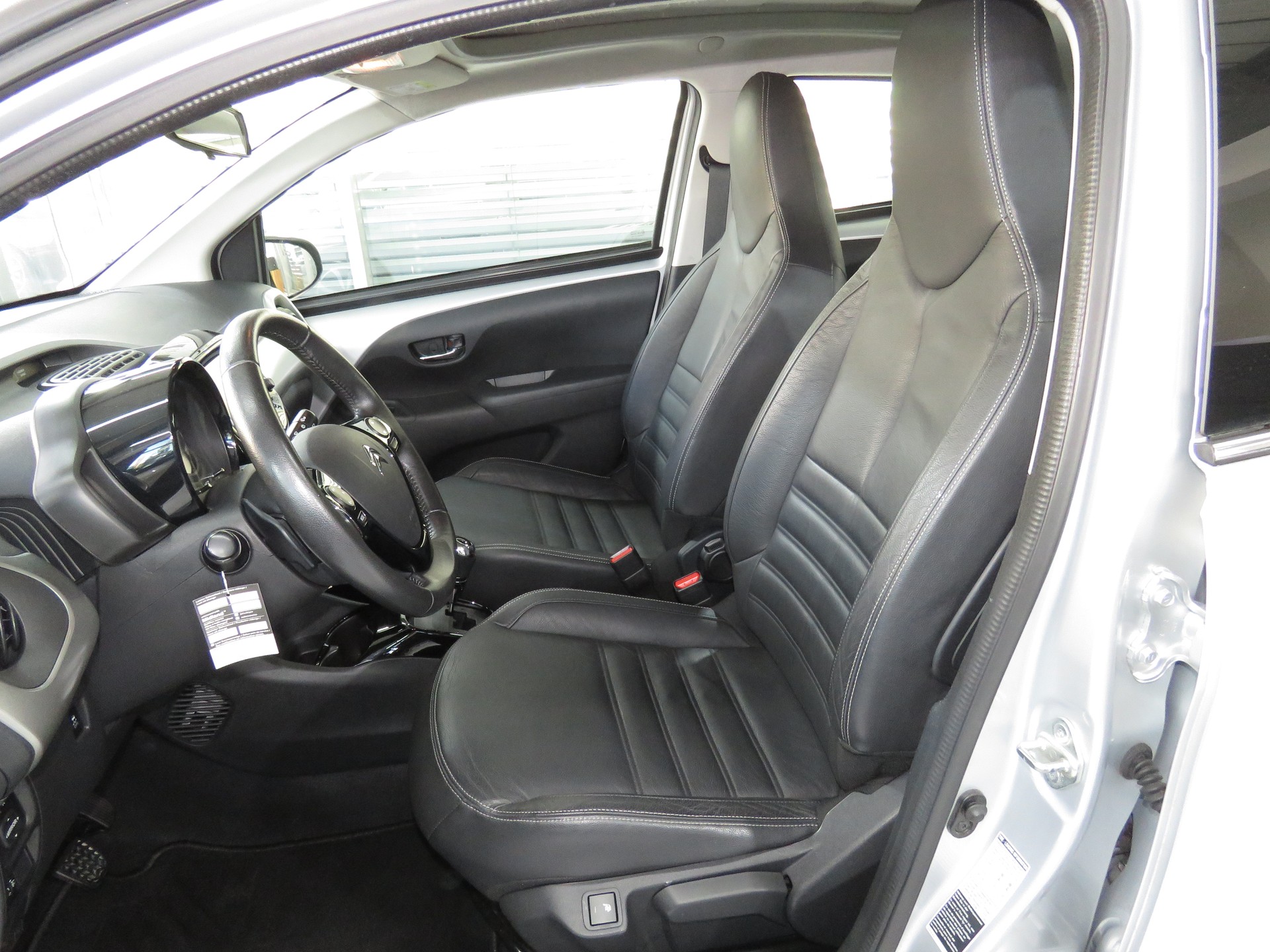 CITROEN C1 1.0 VTi ETG5 Shine Airscape-image-6