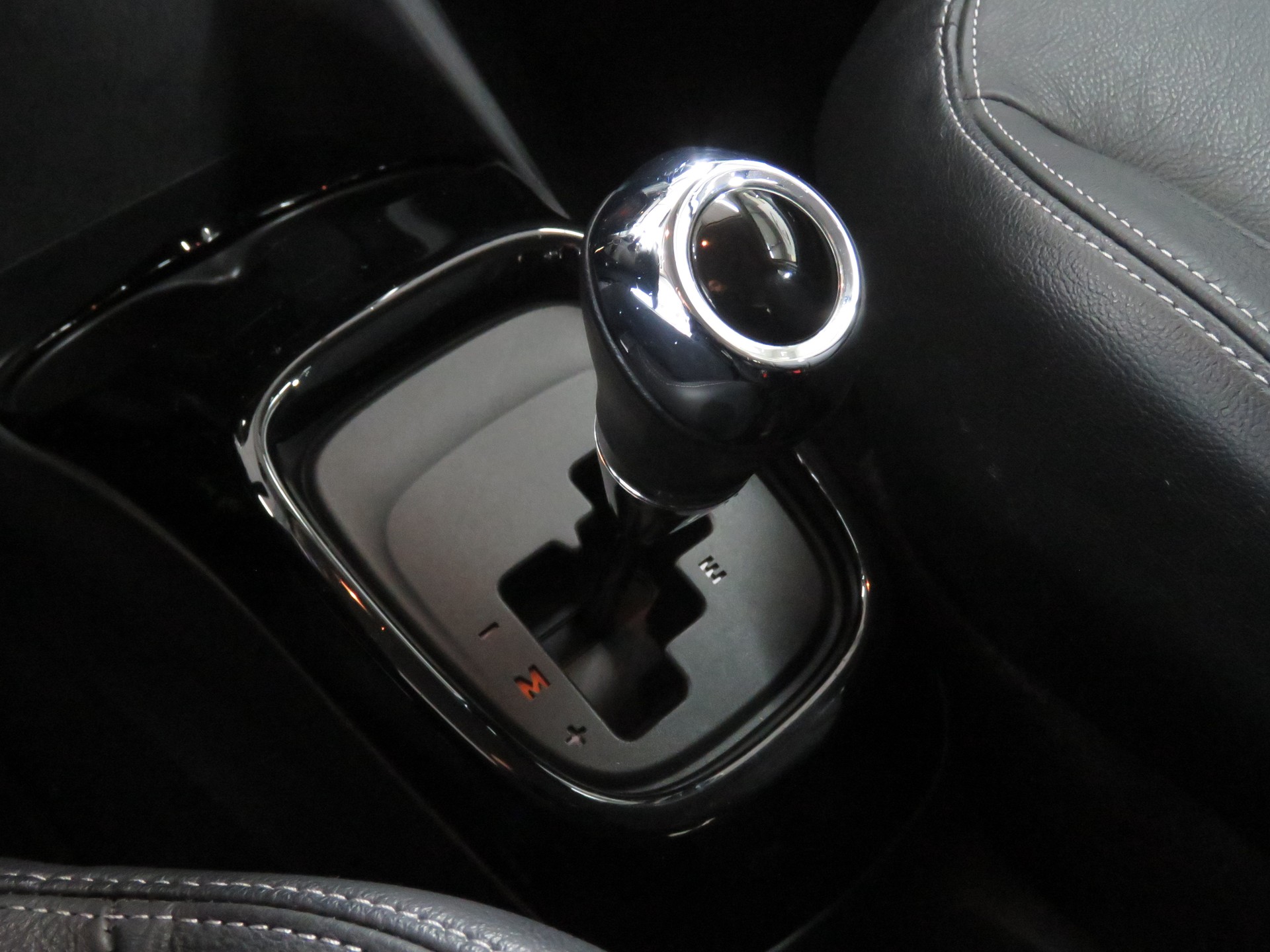 CITROEN C1 1.0 VTi ETG5 Shine Airscape-image-16