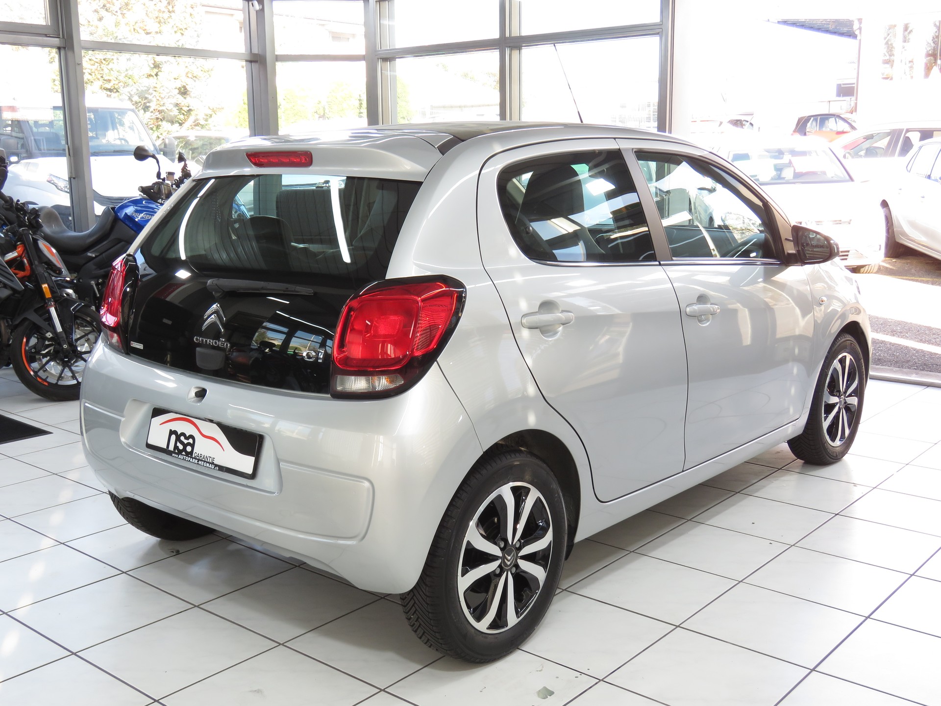 CITROEN C1 1.0 VTi ETG5 Shine Airscape-image-2