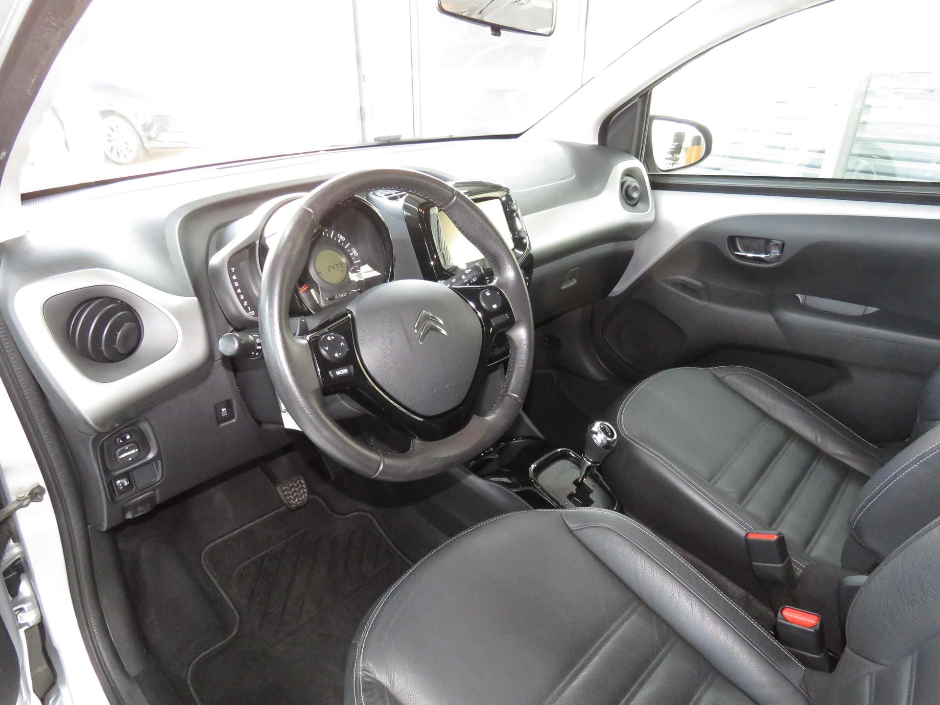 CITROEN C1 1.0 VTi ETG5 Shine Airscape-image-5
