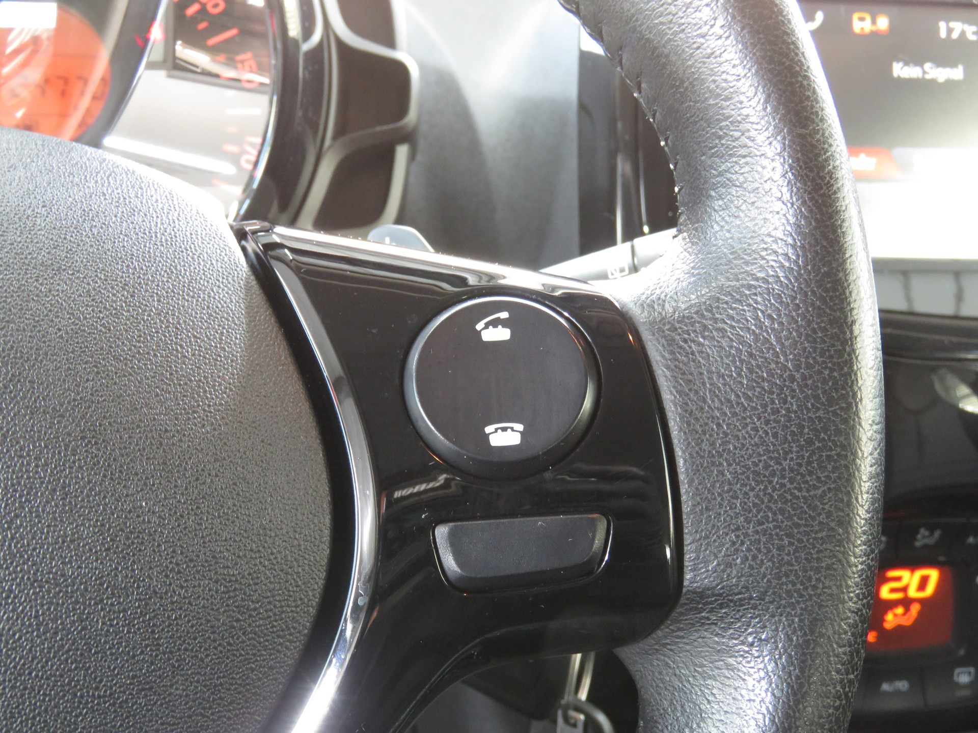 CITROEN C1 1.0 VTi ETG5 Shine Airscape-image-19