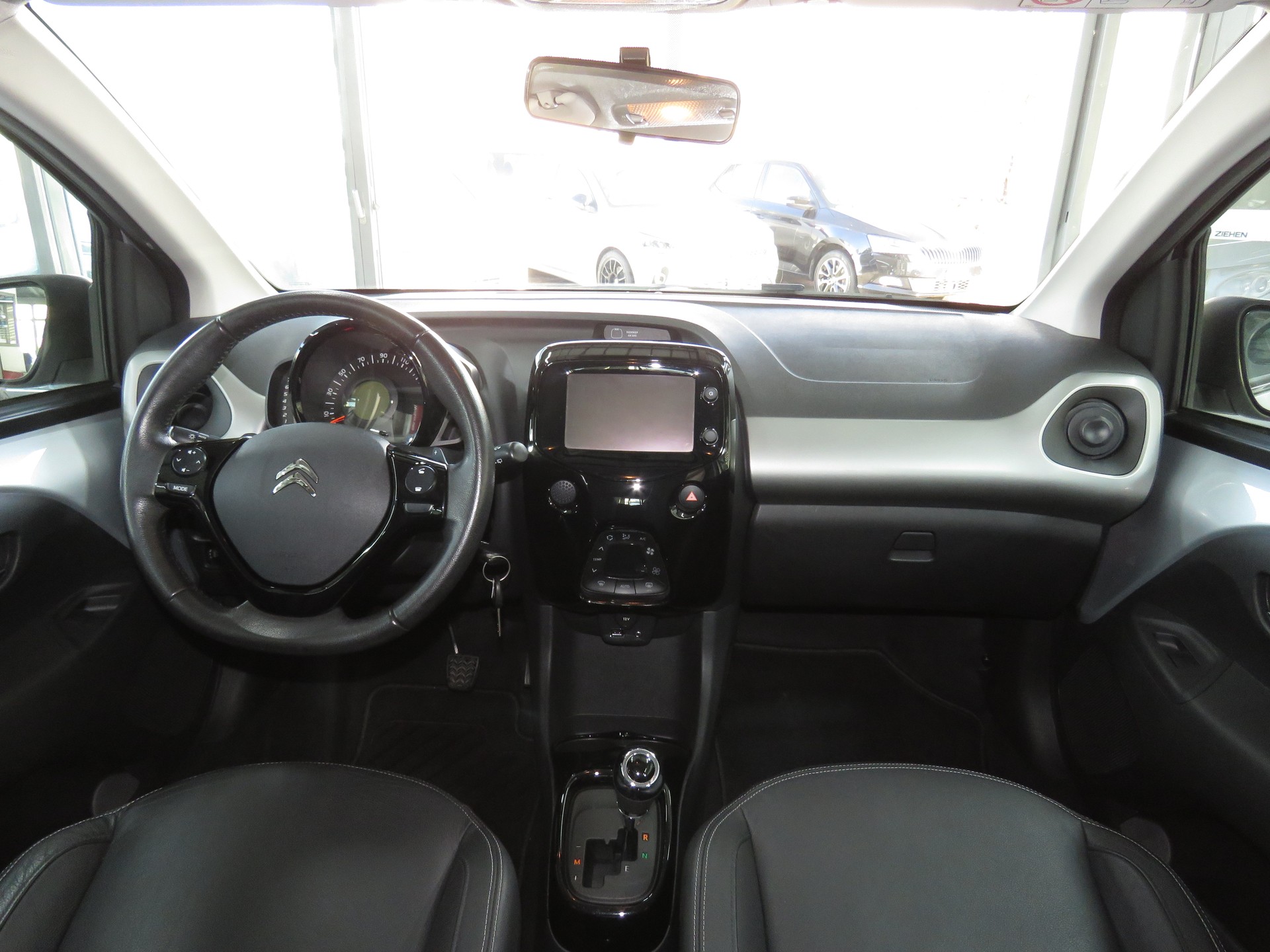 CITROEN C1 1.0 VTi ETG5 Shine Airscape-image-12