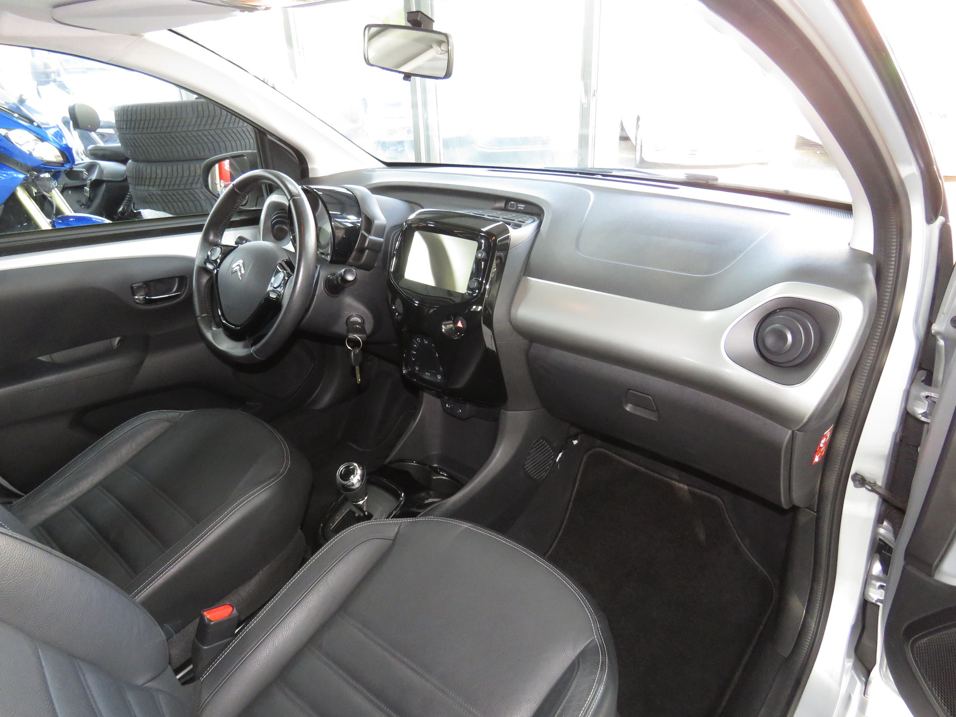 CITROEN C1 1.0 VTi ETG5 Shine Airscape-image-9
