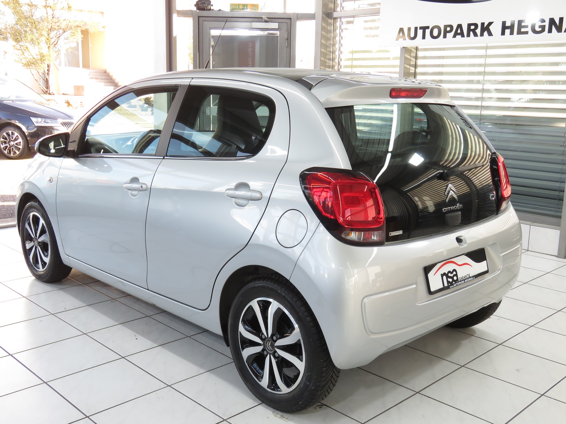 CITROEN C1 1.0 VTi ETG5 Shine Airscape-image-4