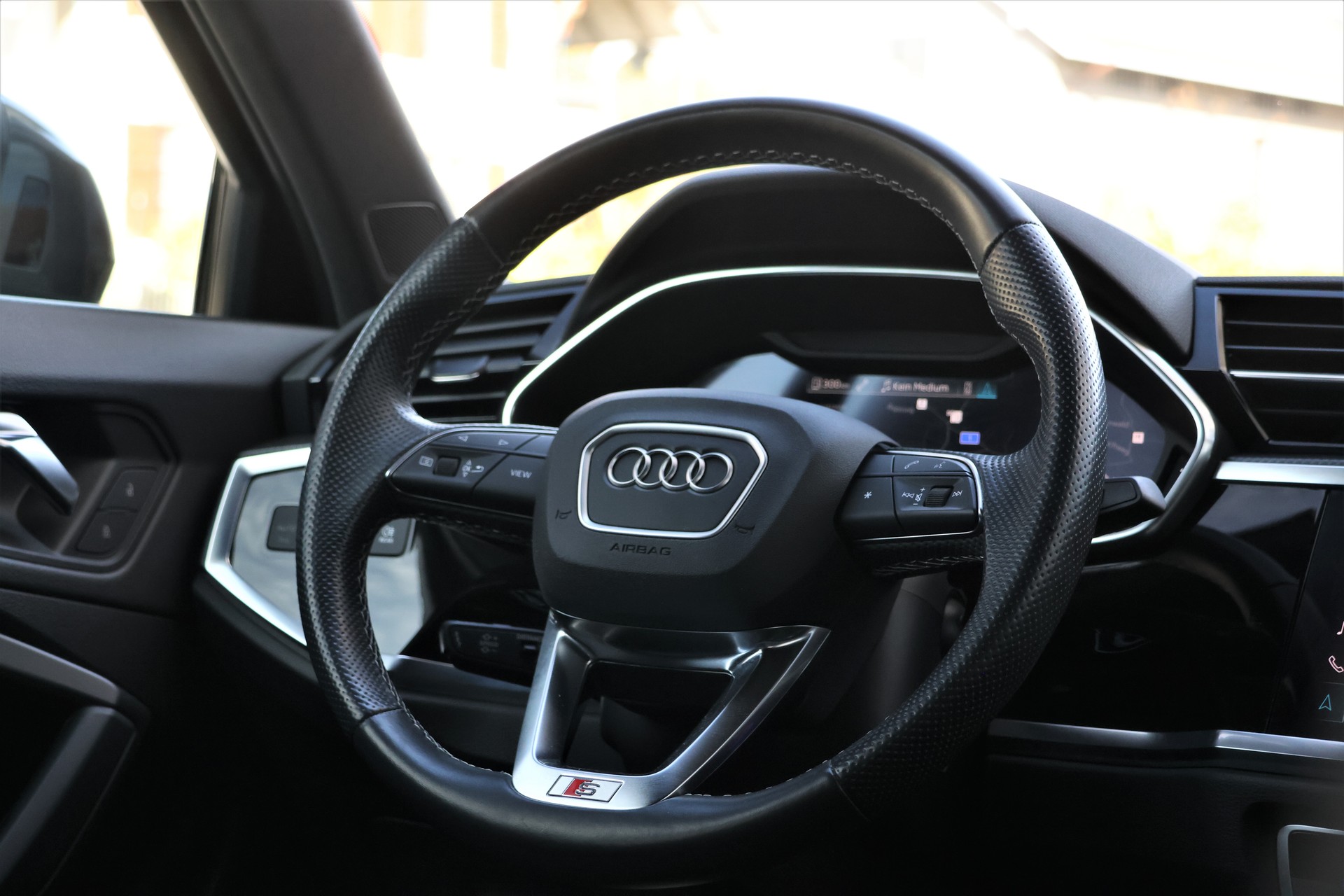 AUDI Q3 Sportback 35 TFSI S line Attraction S-tronic (CH)-image-14