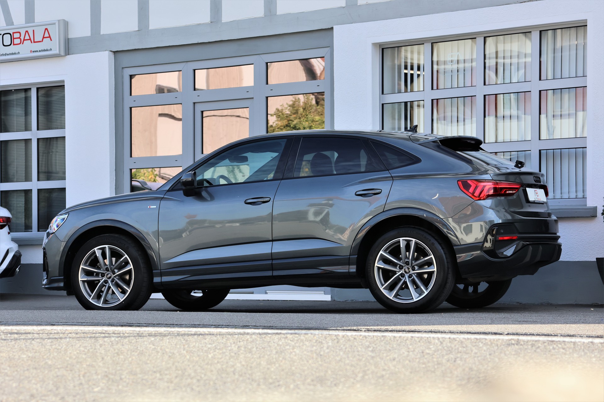 AUDI Q3 Sportback 35 TFSI S line Attraction S-tronic (CH)-image-3