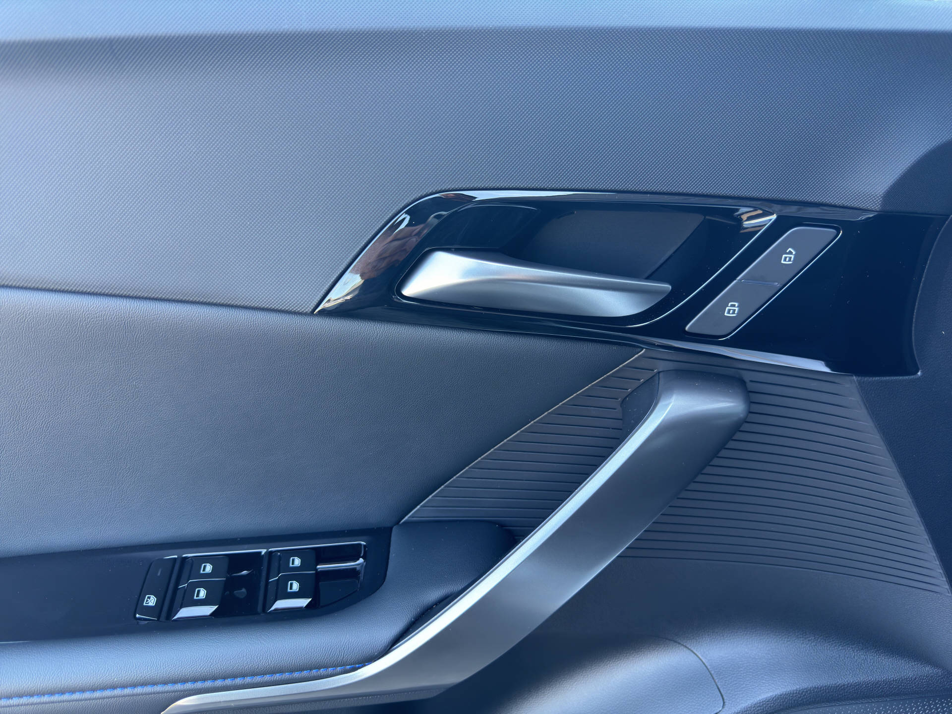 MG 4 Luxury 64kWh-image-6