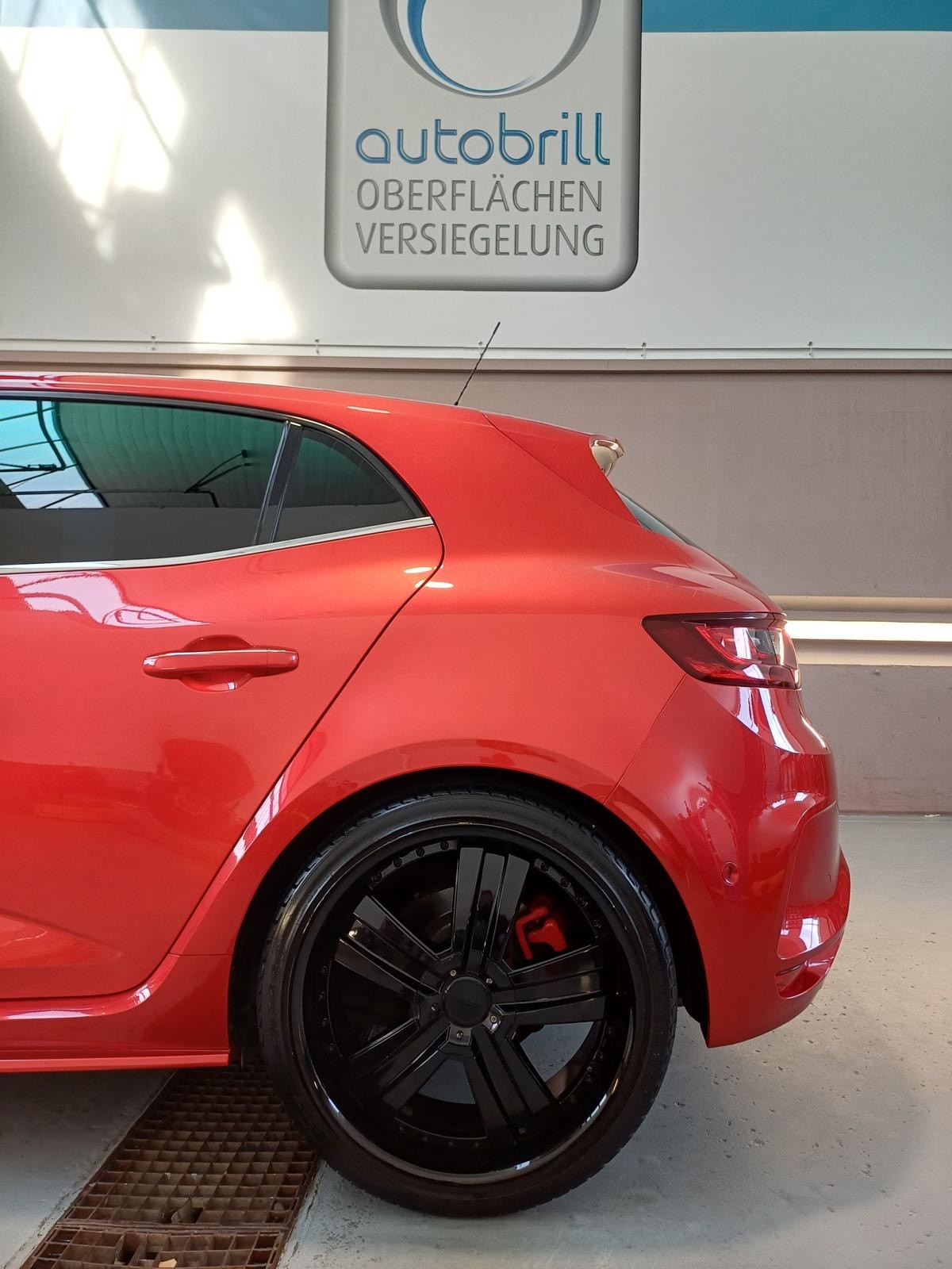 RENAULT Mégane Trophy 300 EDC-image-2