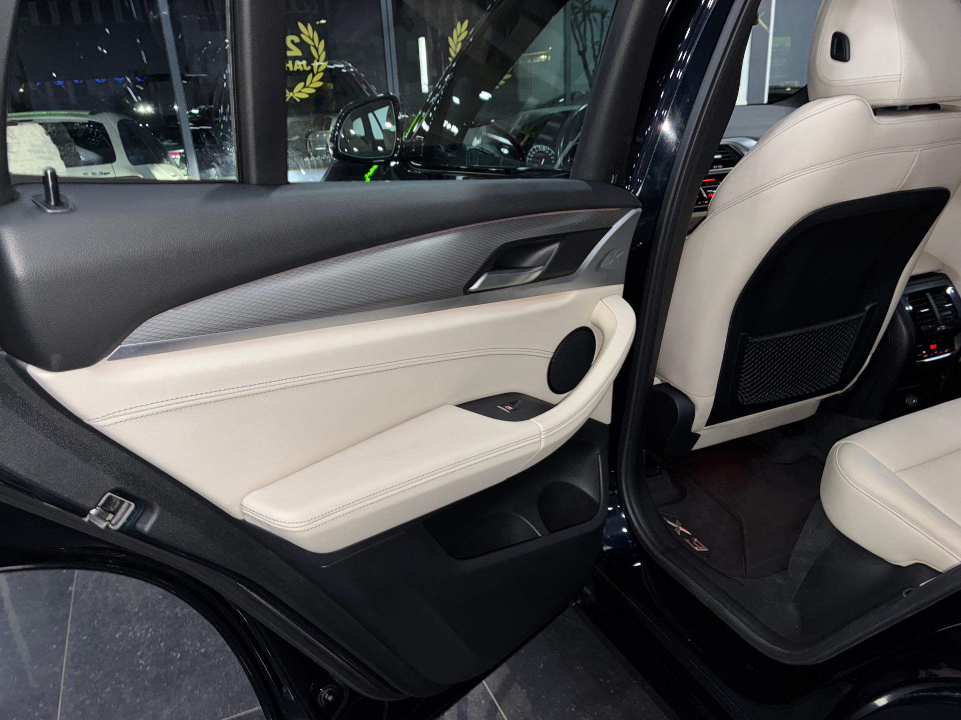 BMW X3 xDrive 20d Individual M Sport Steptronic-image-10