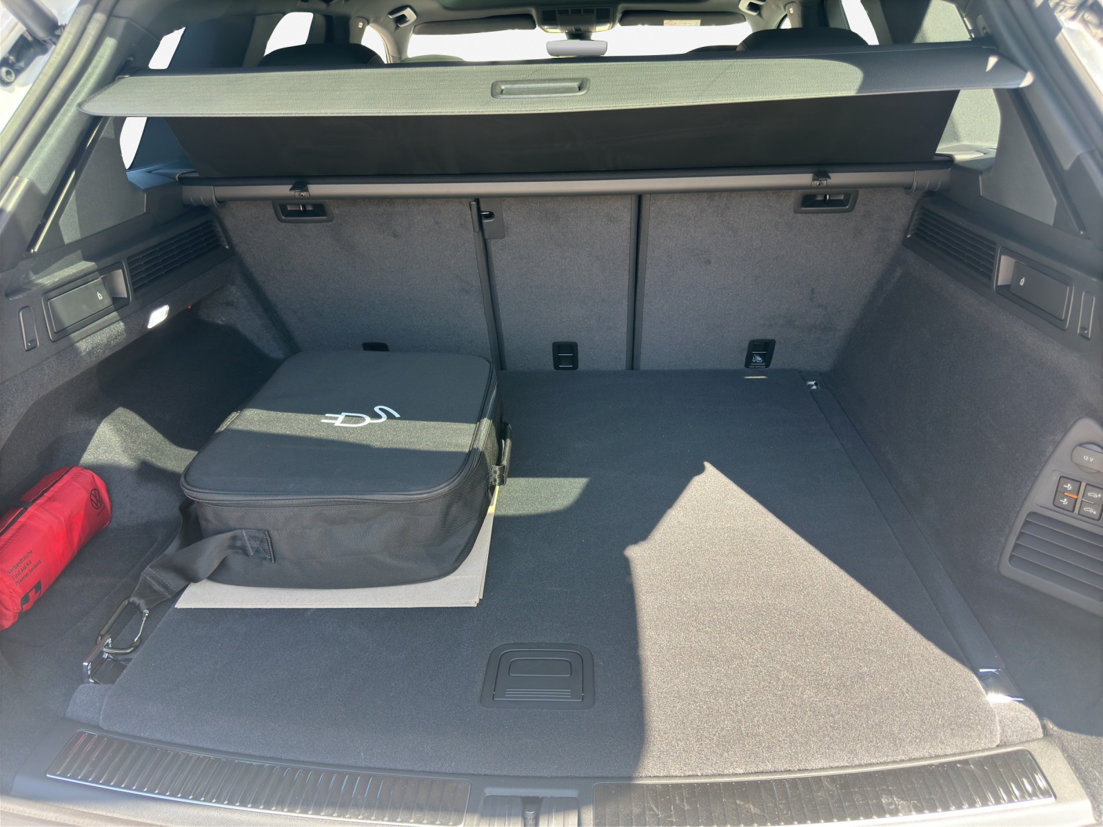VW Touareg 3.0 TSI eHybrid R Tiptronic-image-12