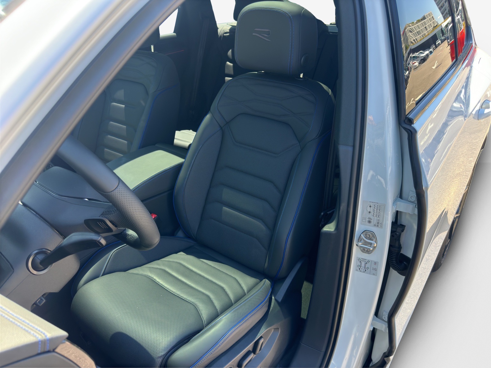 VW Touareg 3.0 TSI eHybrid R Tiptronic-image-14