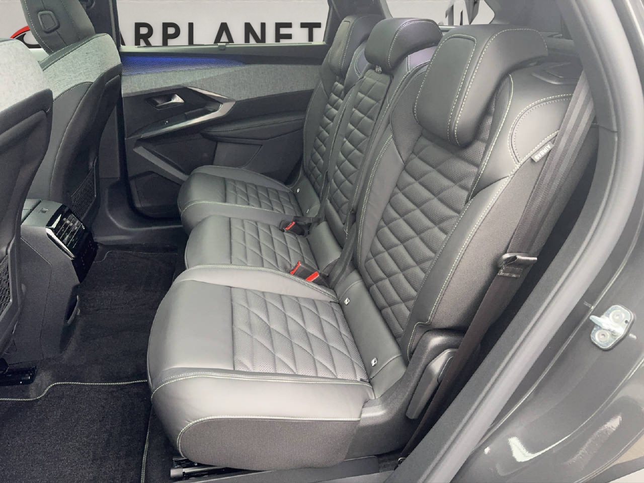 PEUGEOT 5008 1.2 Hybrid GT-image-6