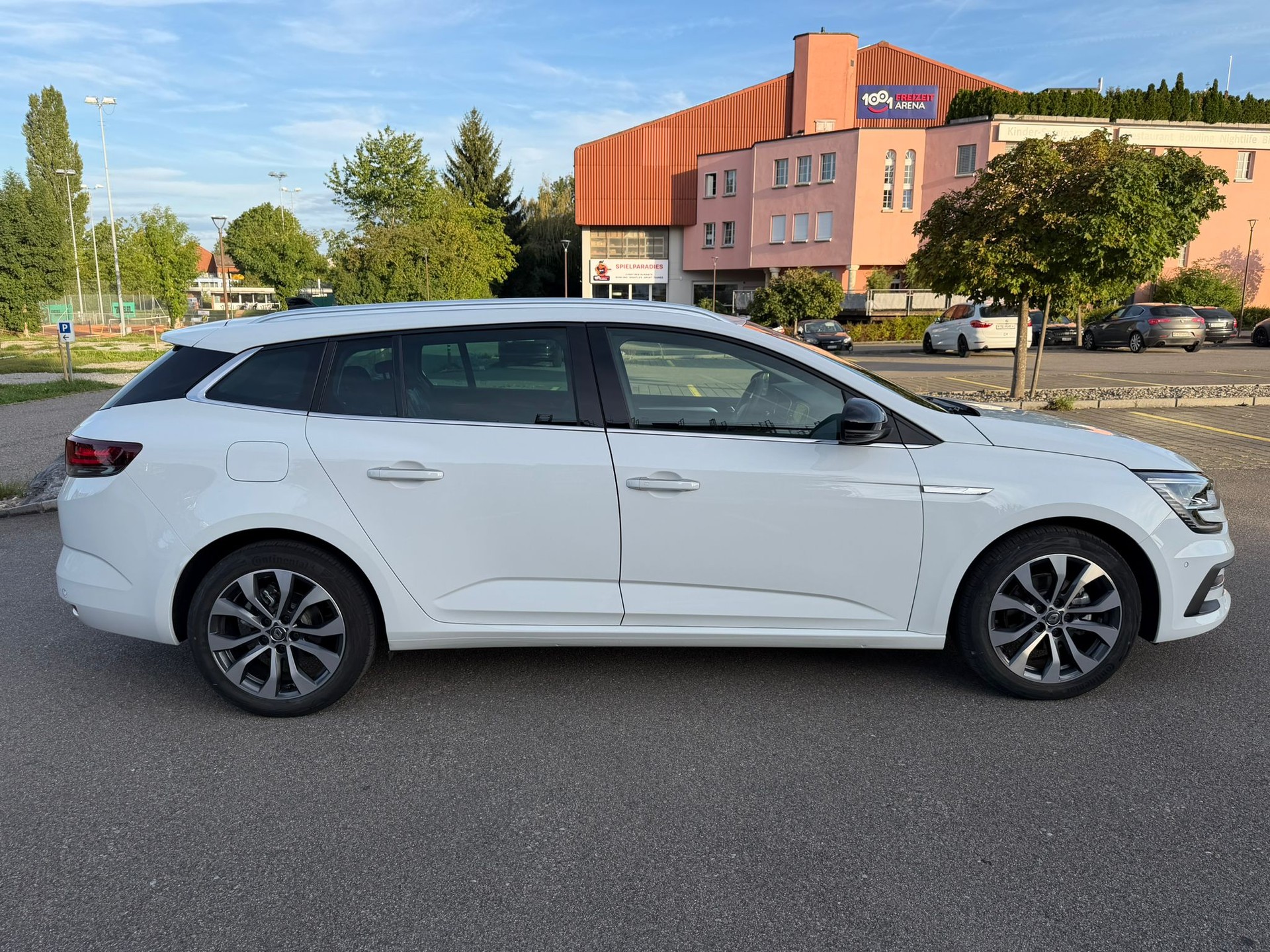 RENAULT Mégane Grandtour 1.3 16V Turbo Techno EDC-image-5