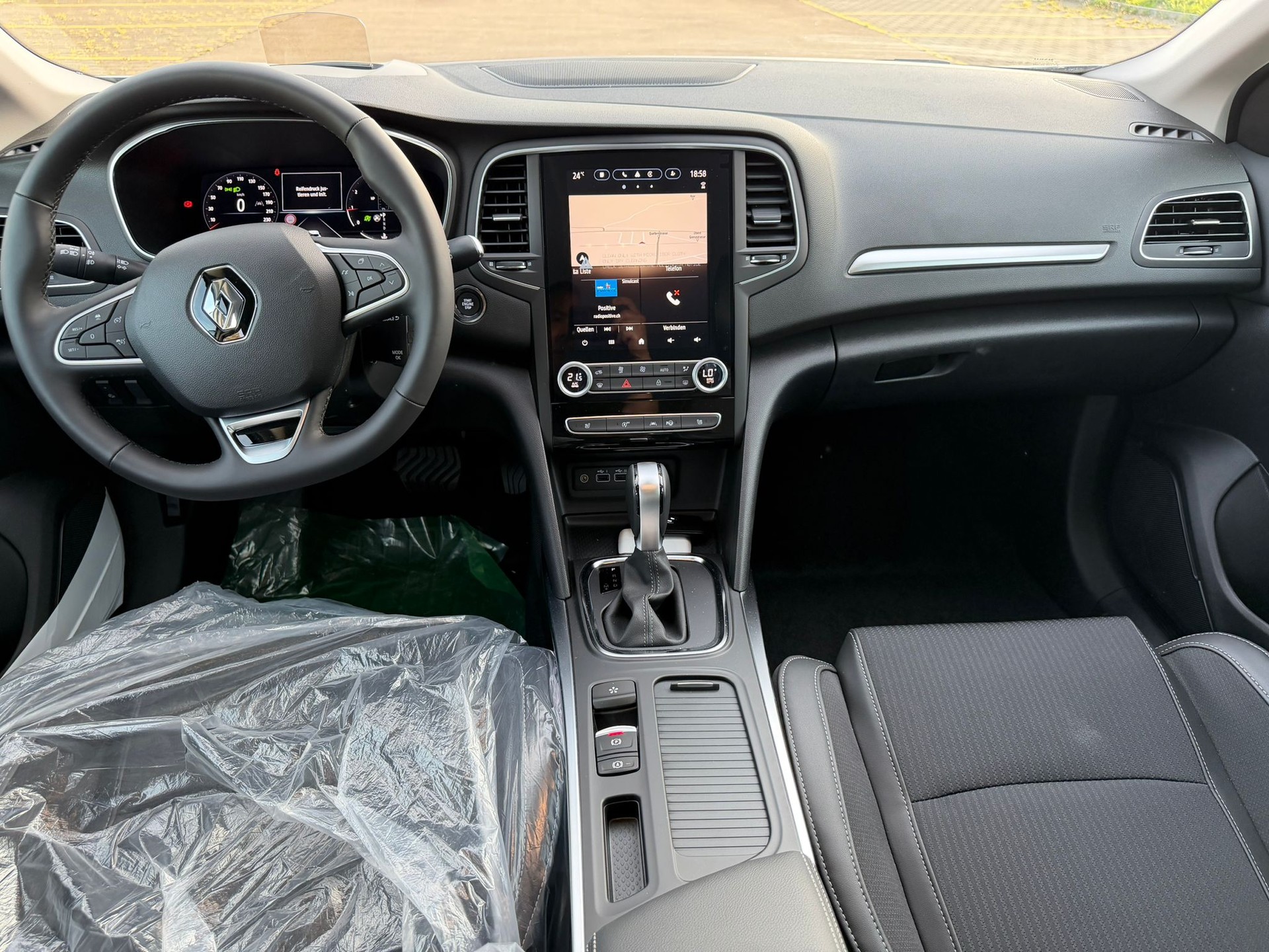 RENAULT Mégane Grandtour 1.3 16V Turbo Techno EDC-image-13