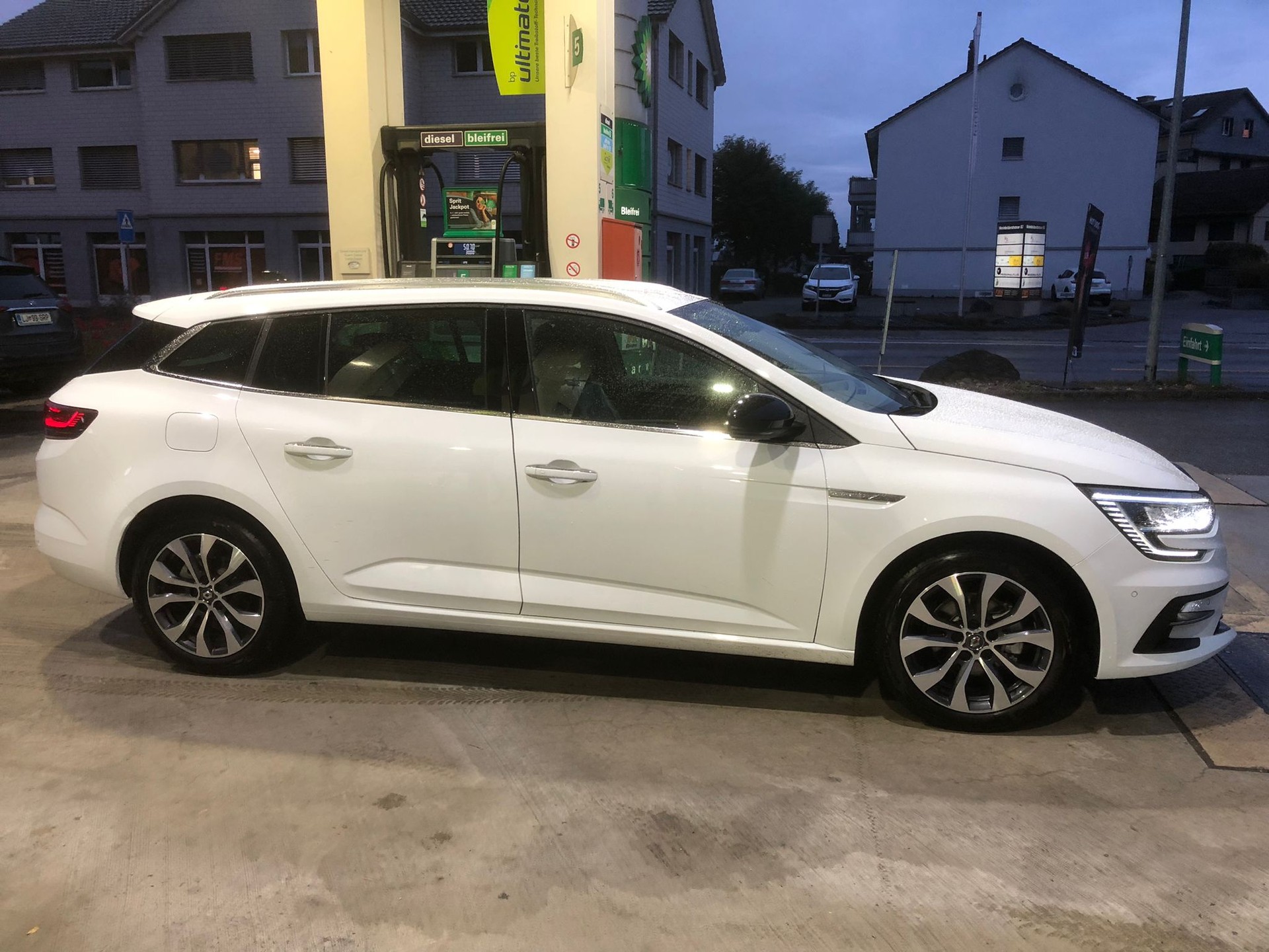RENAULT Mégane Grandtour 1.3 16V Turbo Techno EDC-image-7