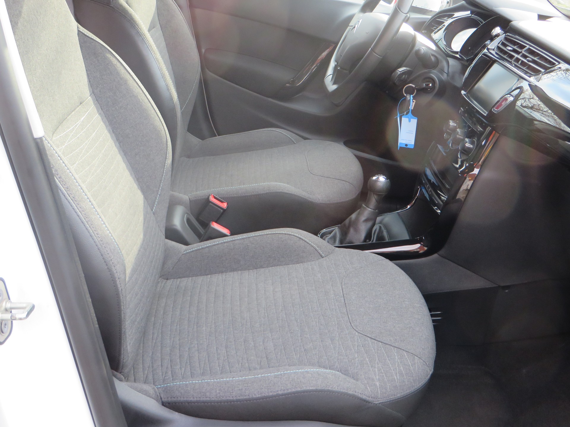CITROEN C3 1.2i PureTech Sélection-image-6