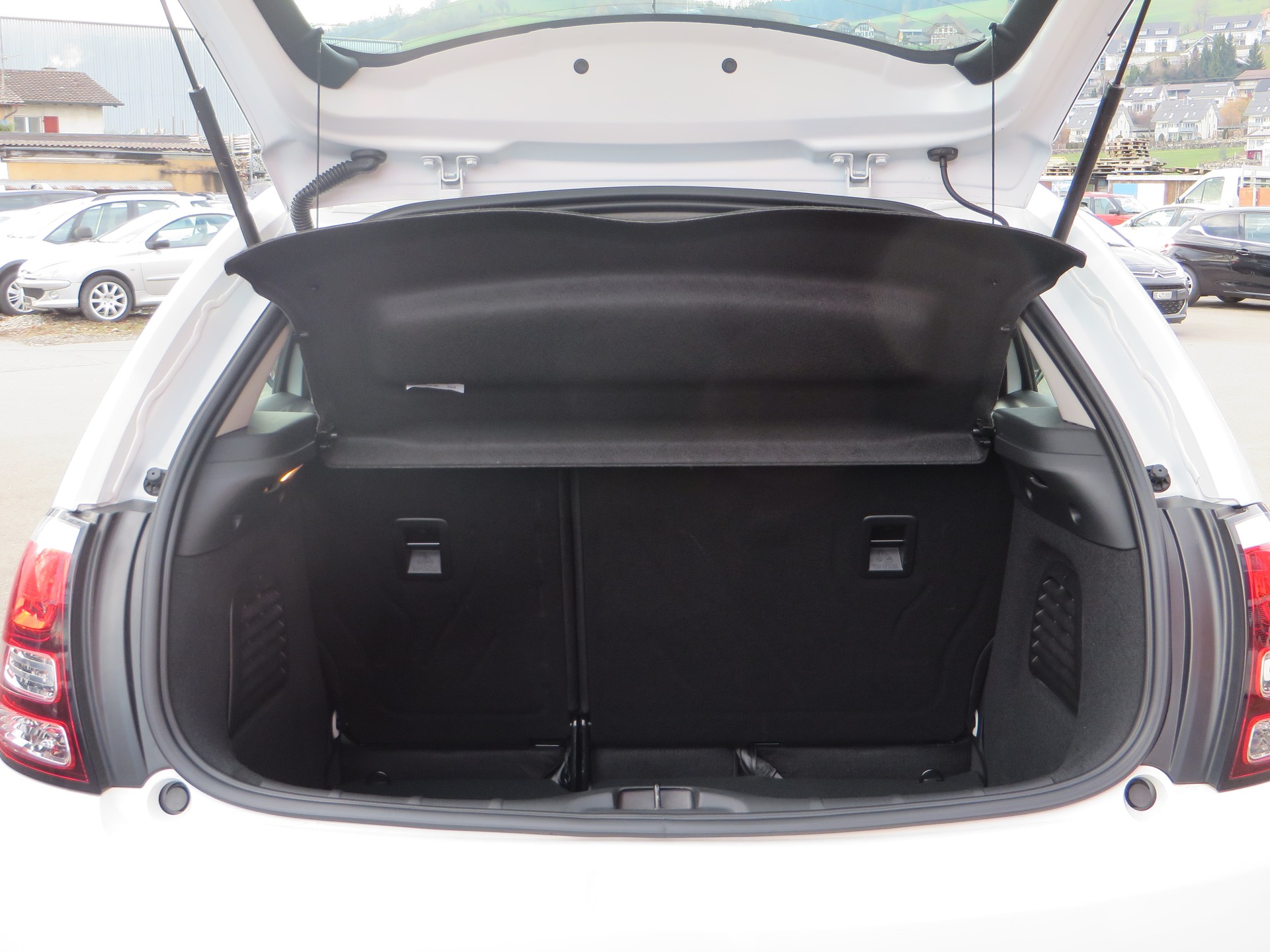 CITROEN C3 1.2i PureTech Sélection-image-4