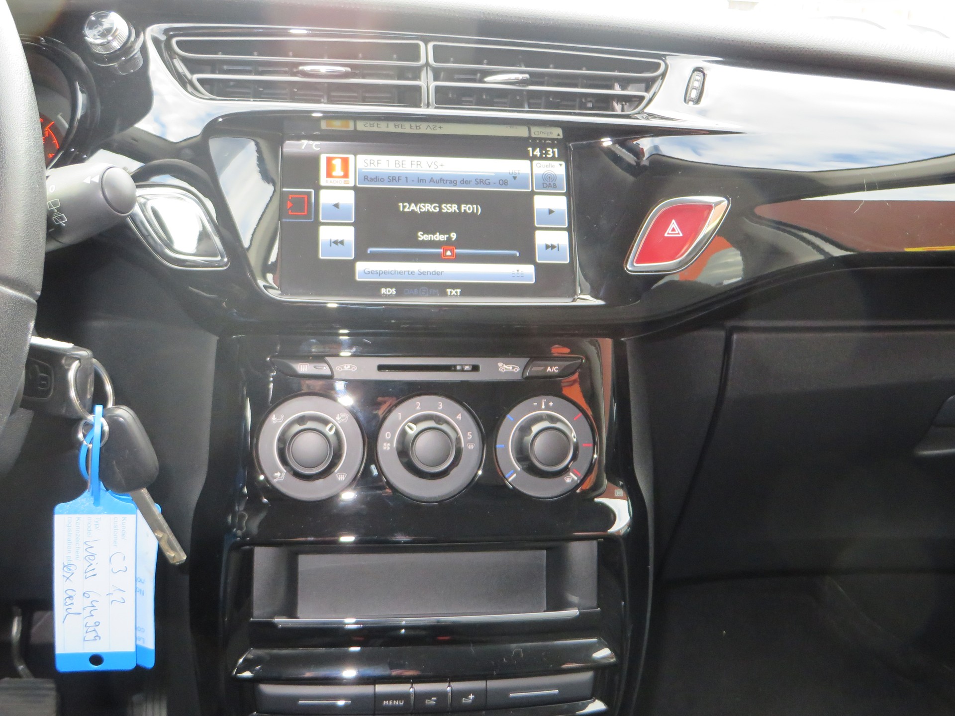 CITROEN C3 1.2i PureTech Sélection-image-8