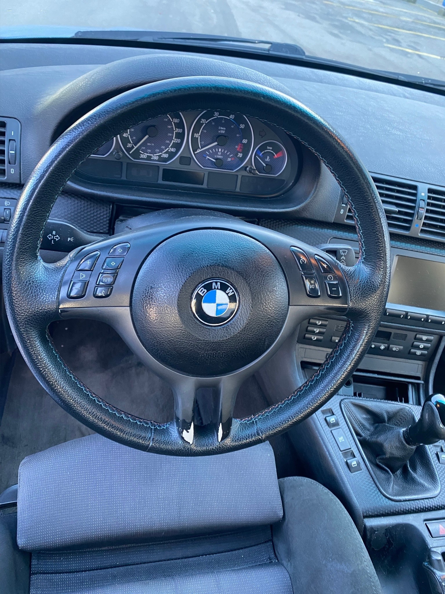 BMW 330i-image-14