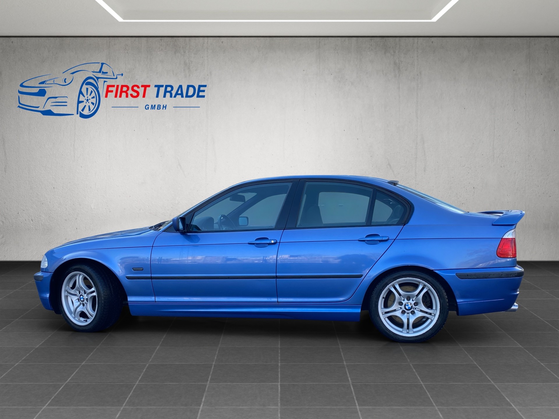 BMW 330i-image-7