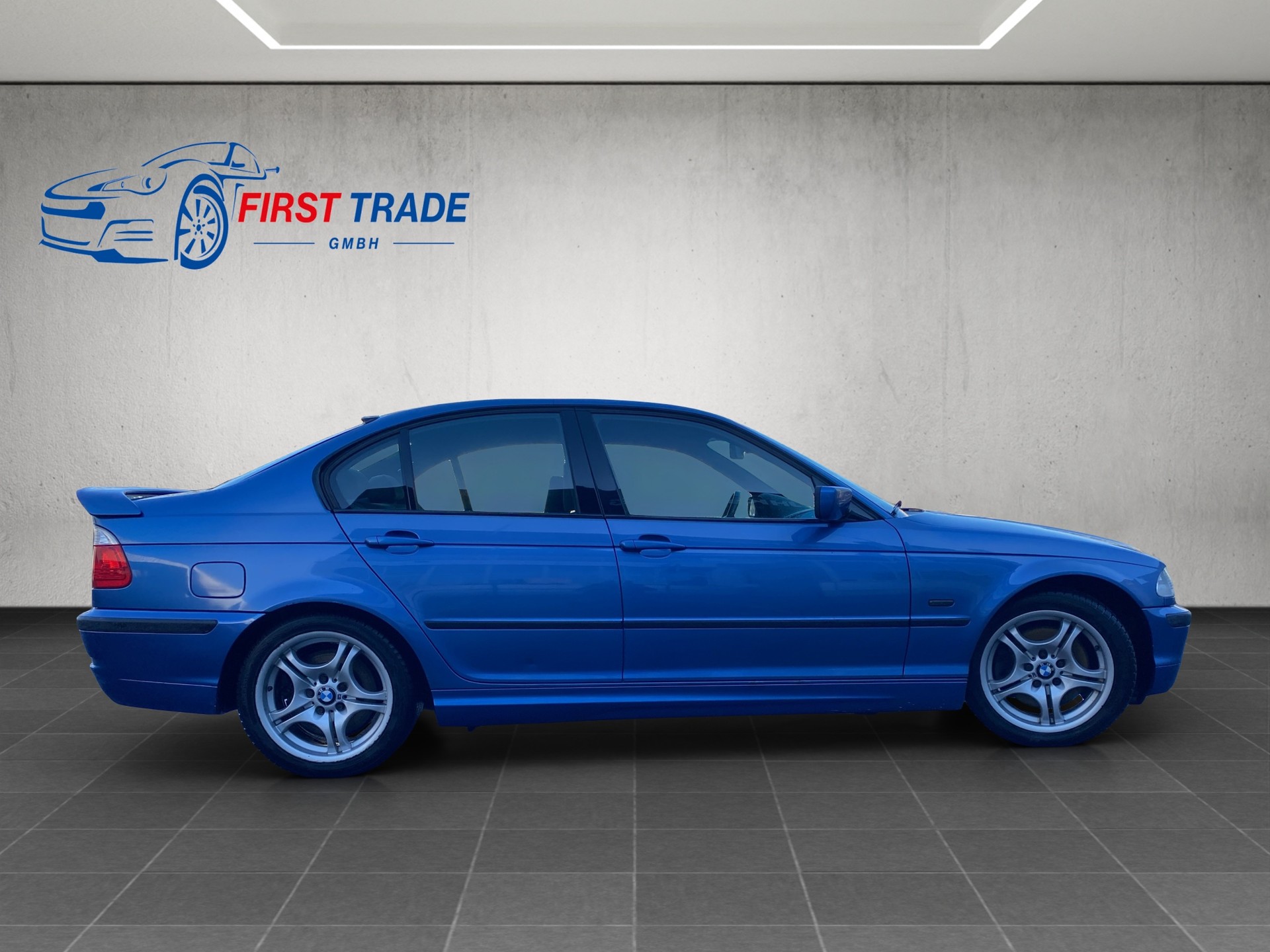 BMW 330i-image-3
