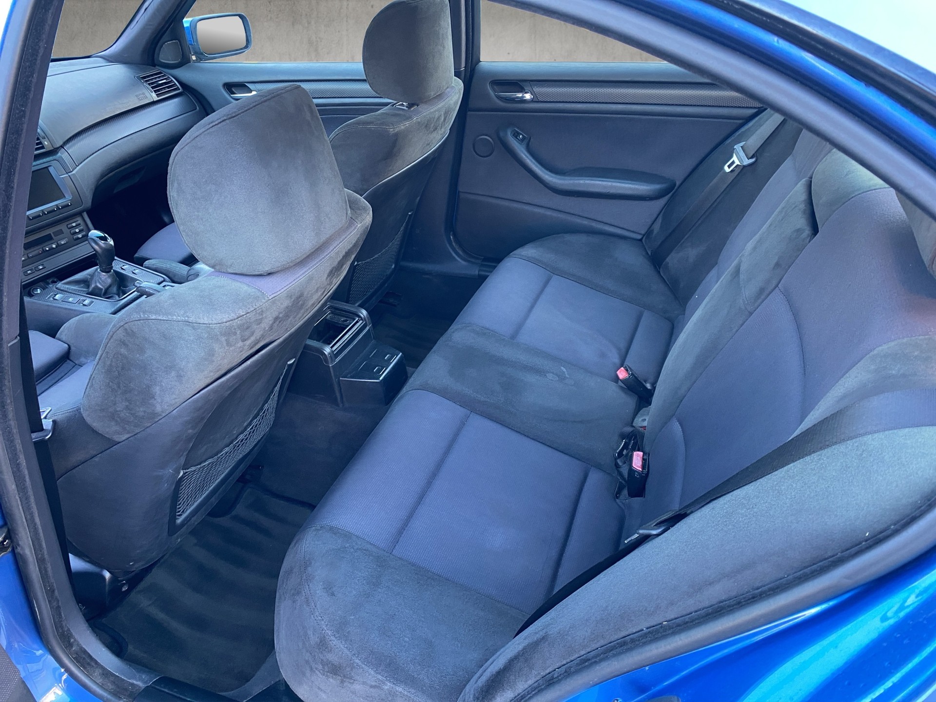 BMW 330i-image-11