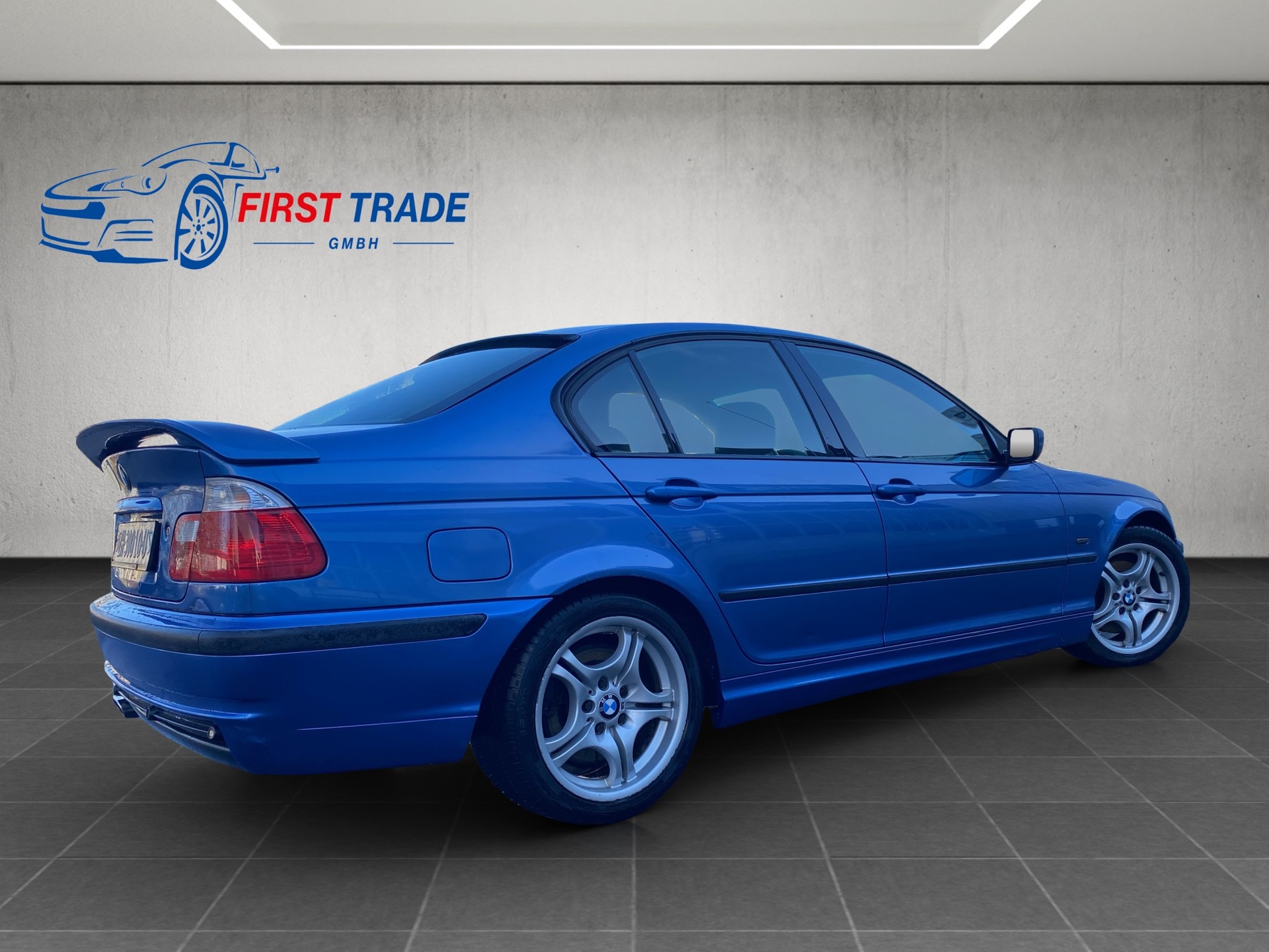 BMW 330i-image-4