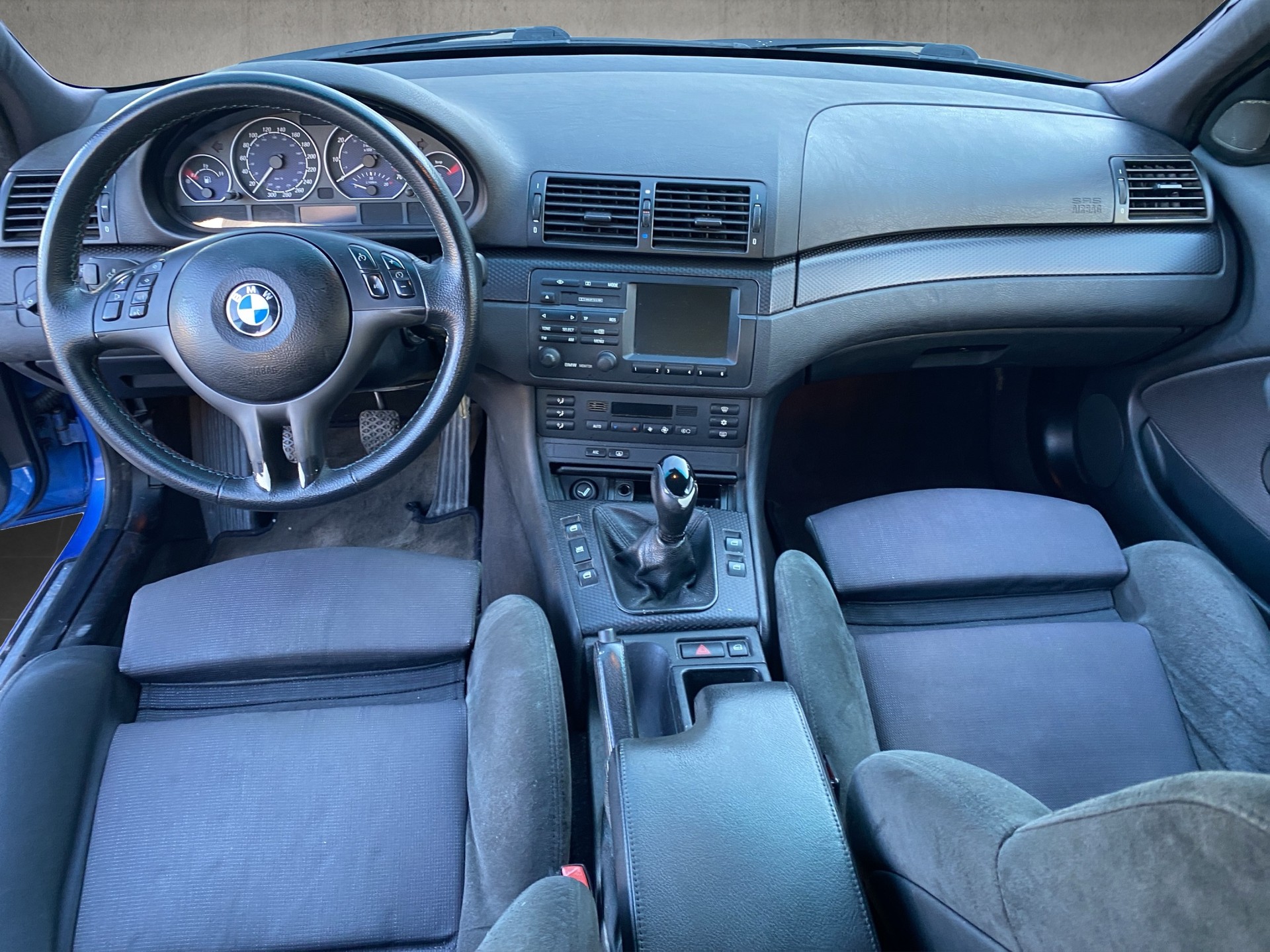 BMW 330i-image-9