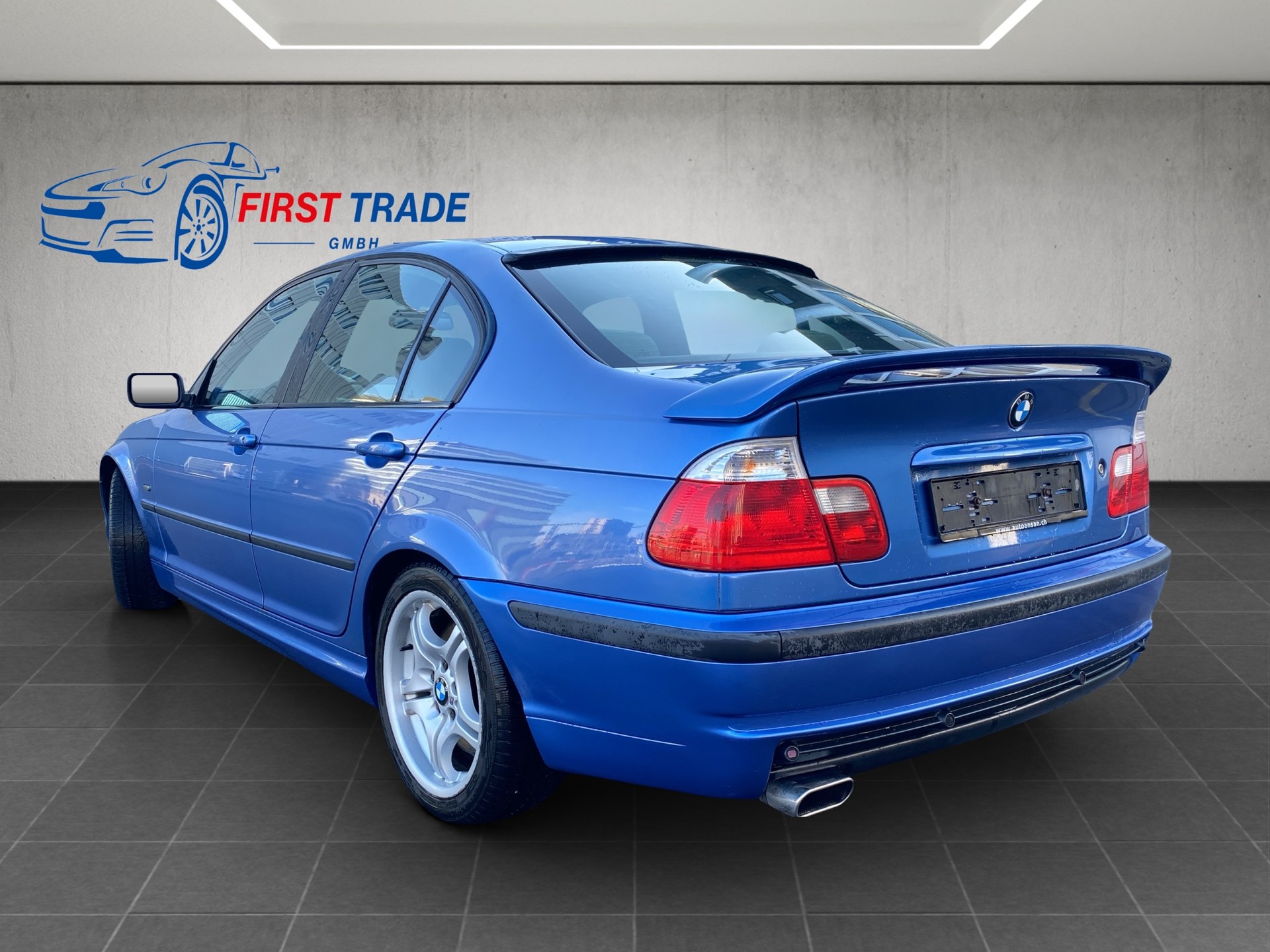 BMW 330i-image-6