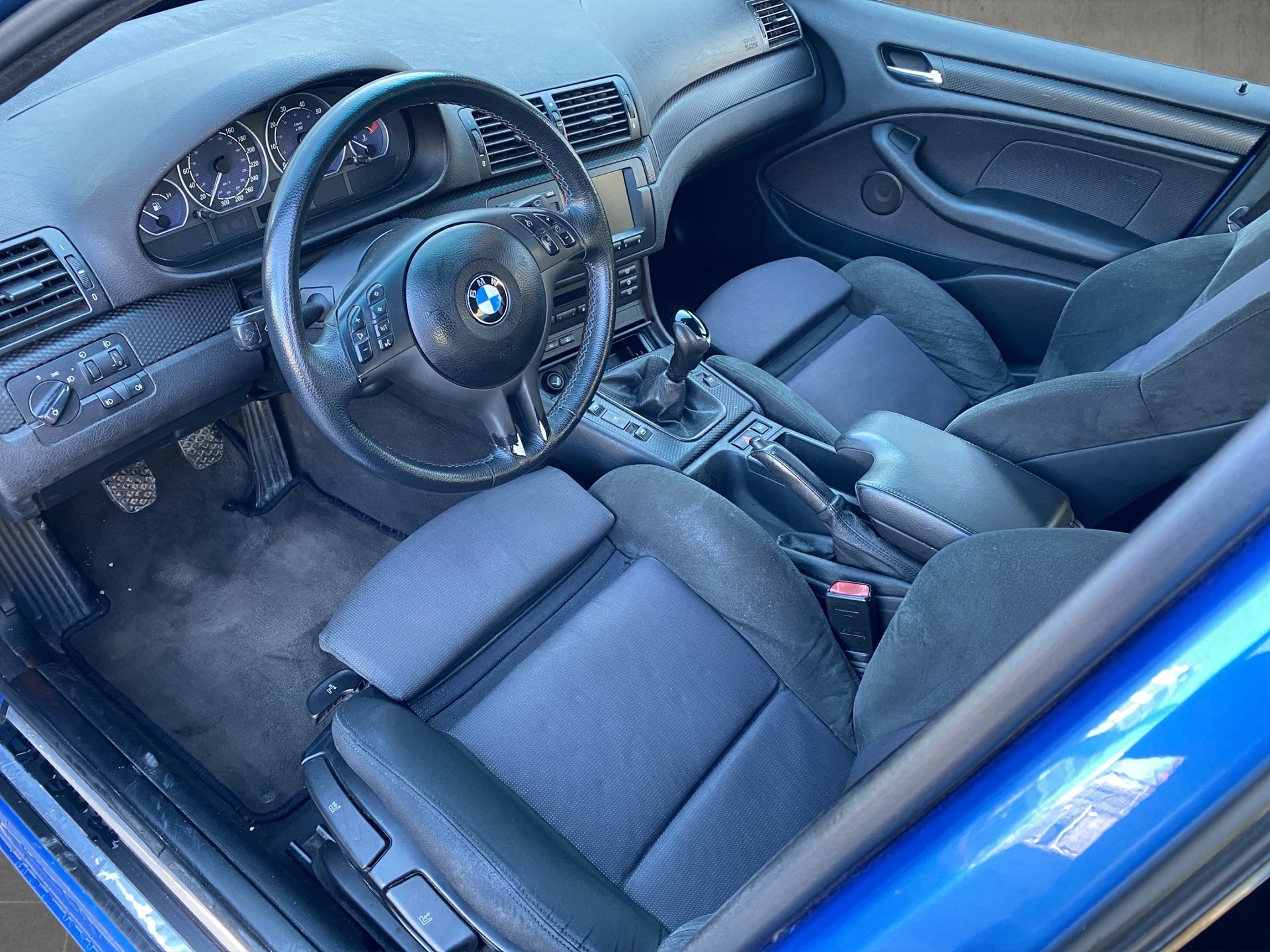 BMW 330i-image-8