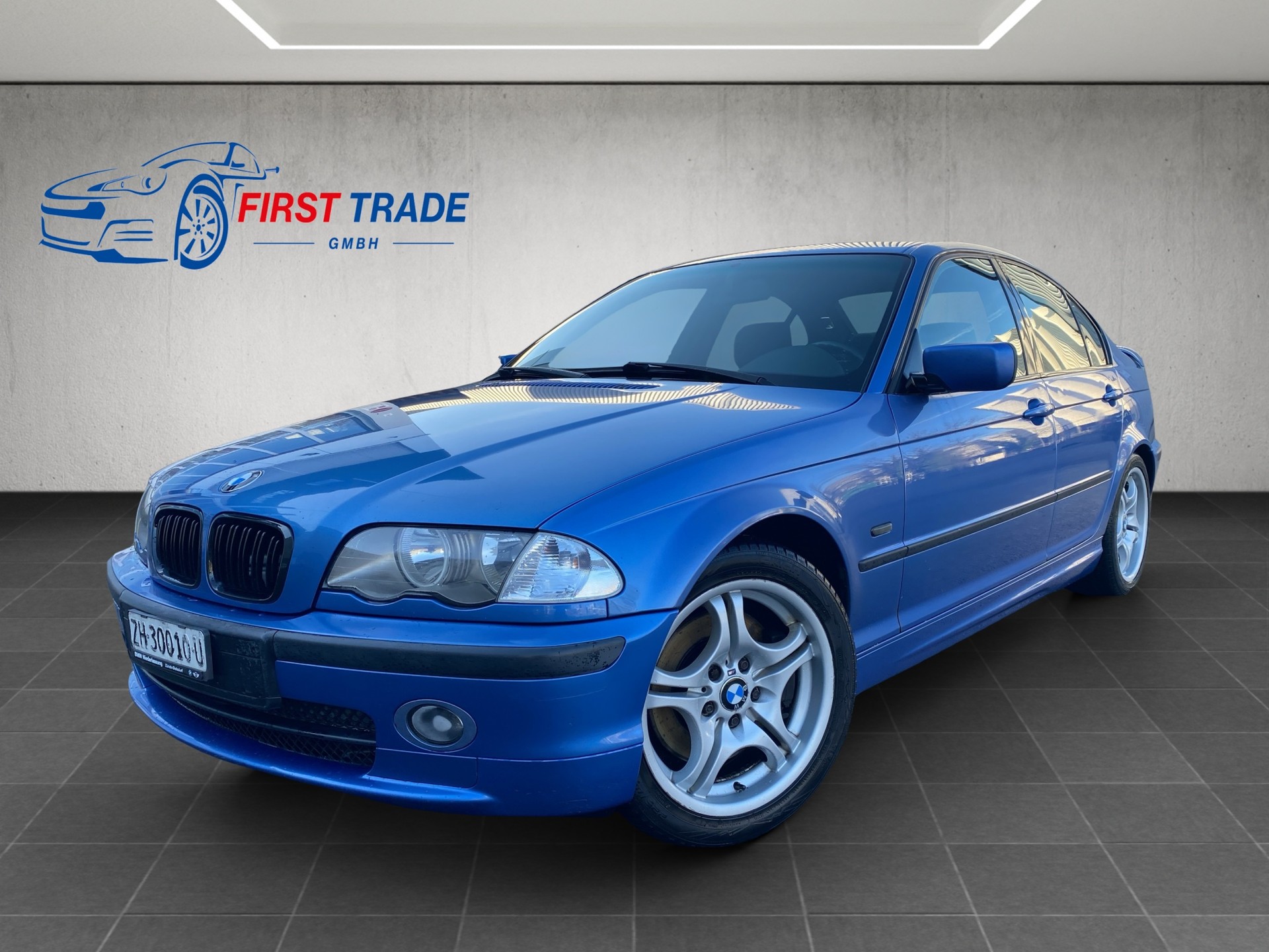 BMW 330i-image-0