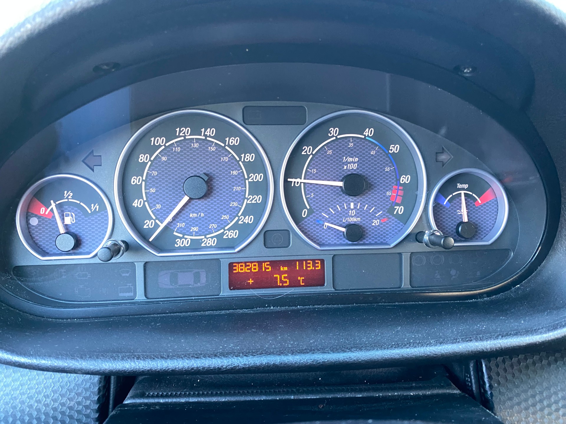 BMW 330i-image-15