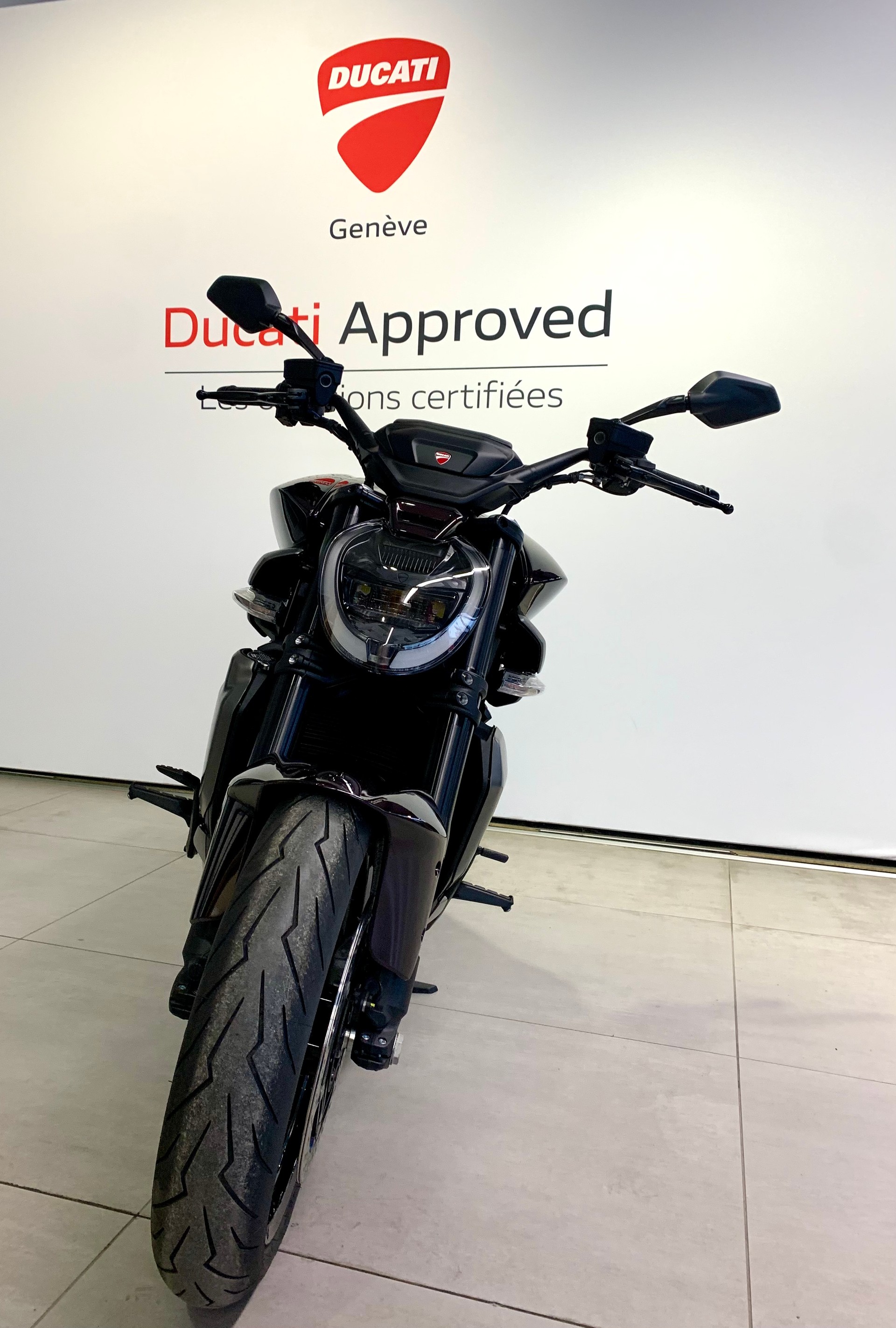 DUCATI X Diavel V4-showroom-element-2