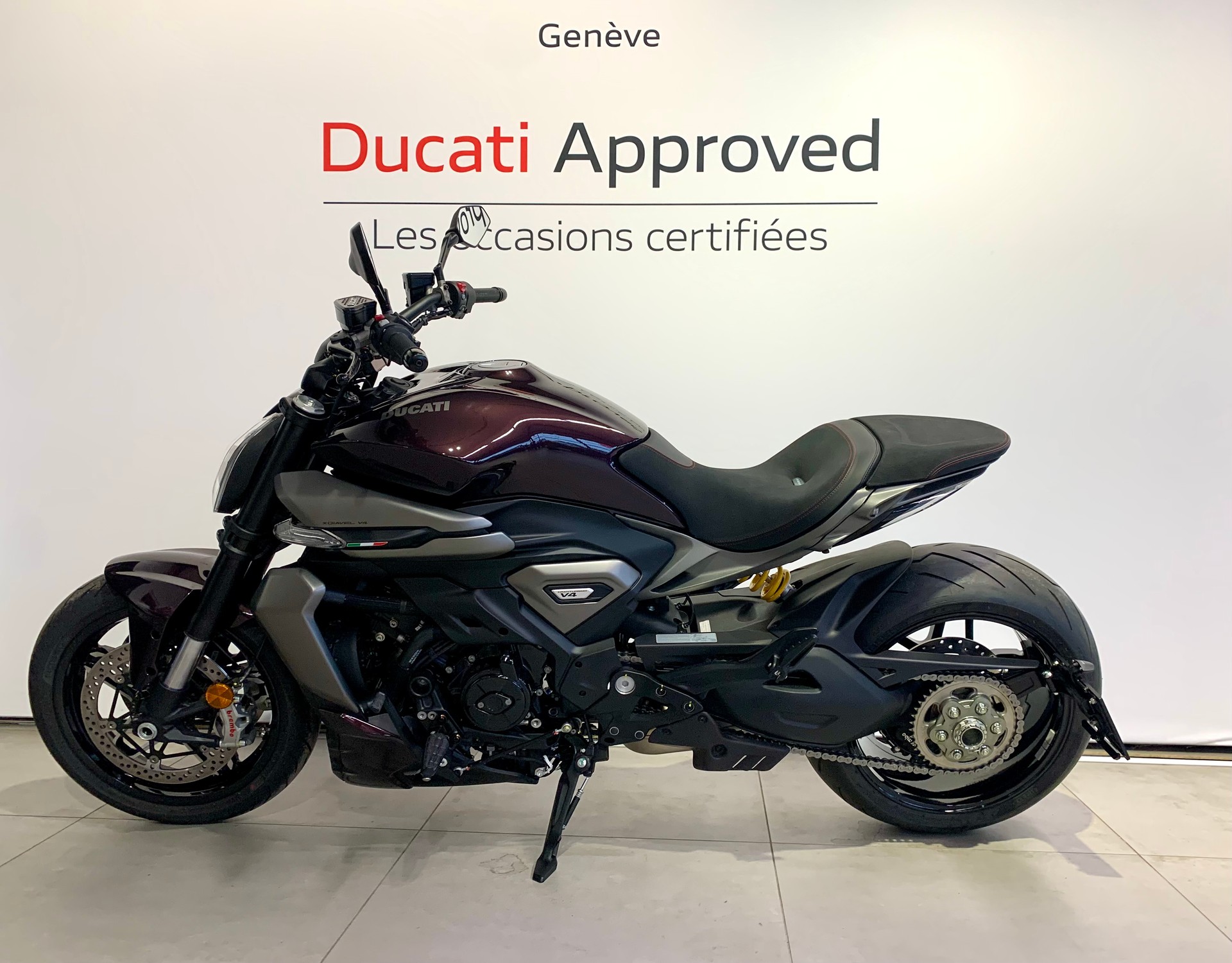 DUCATI X Diavel V4-showroom-element-1
