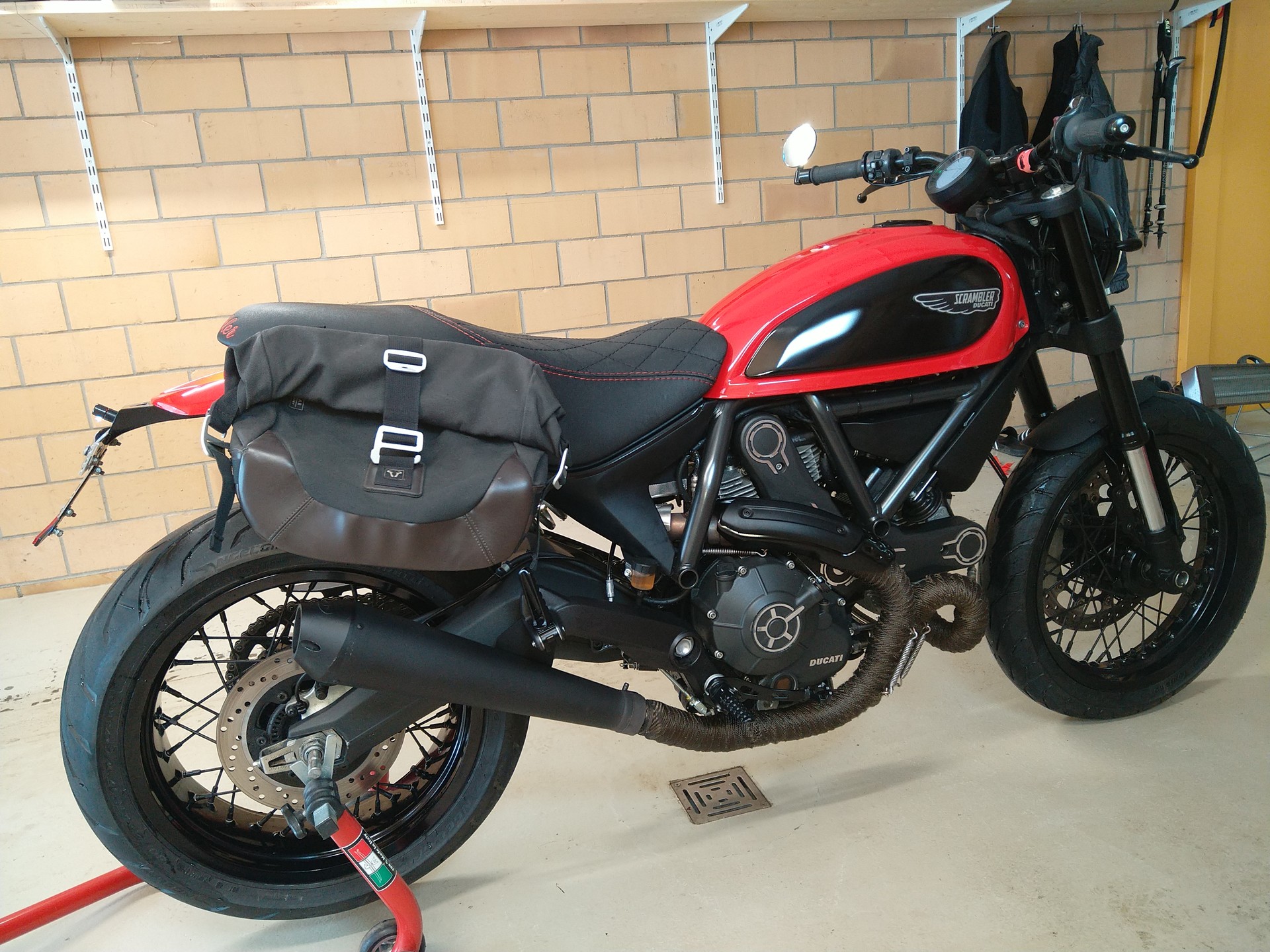 DUCATI SCRAMBLER 800