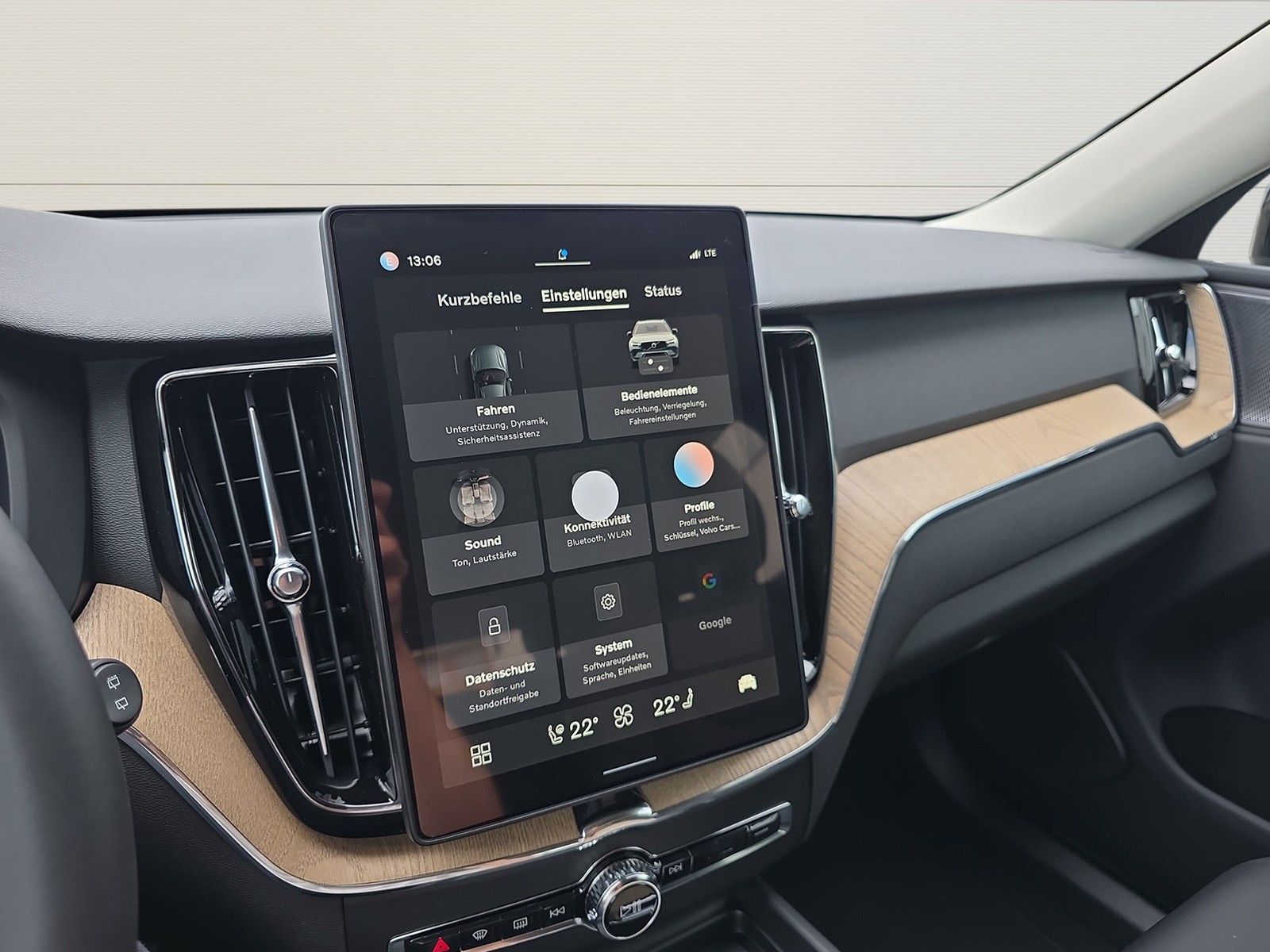 VOLVO XC60 2.0 T6 TE Plus Dark eAWD-image-12